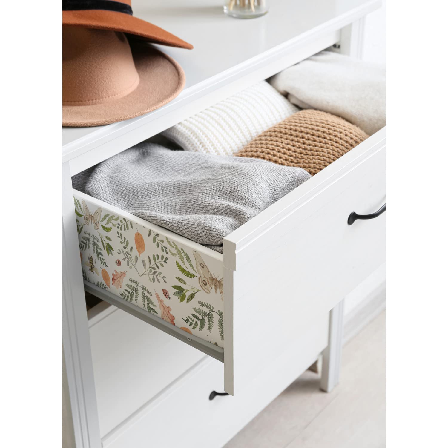 RoomMates RMK12470PLW Off-White Penny Lane Forest Cottage Bee and Butterfly