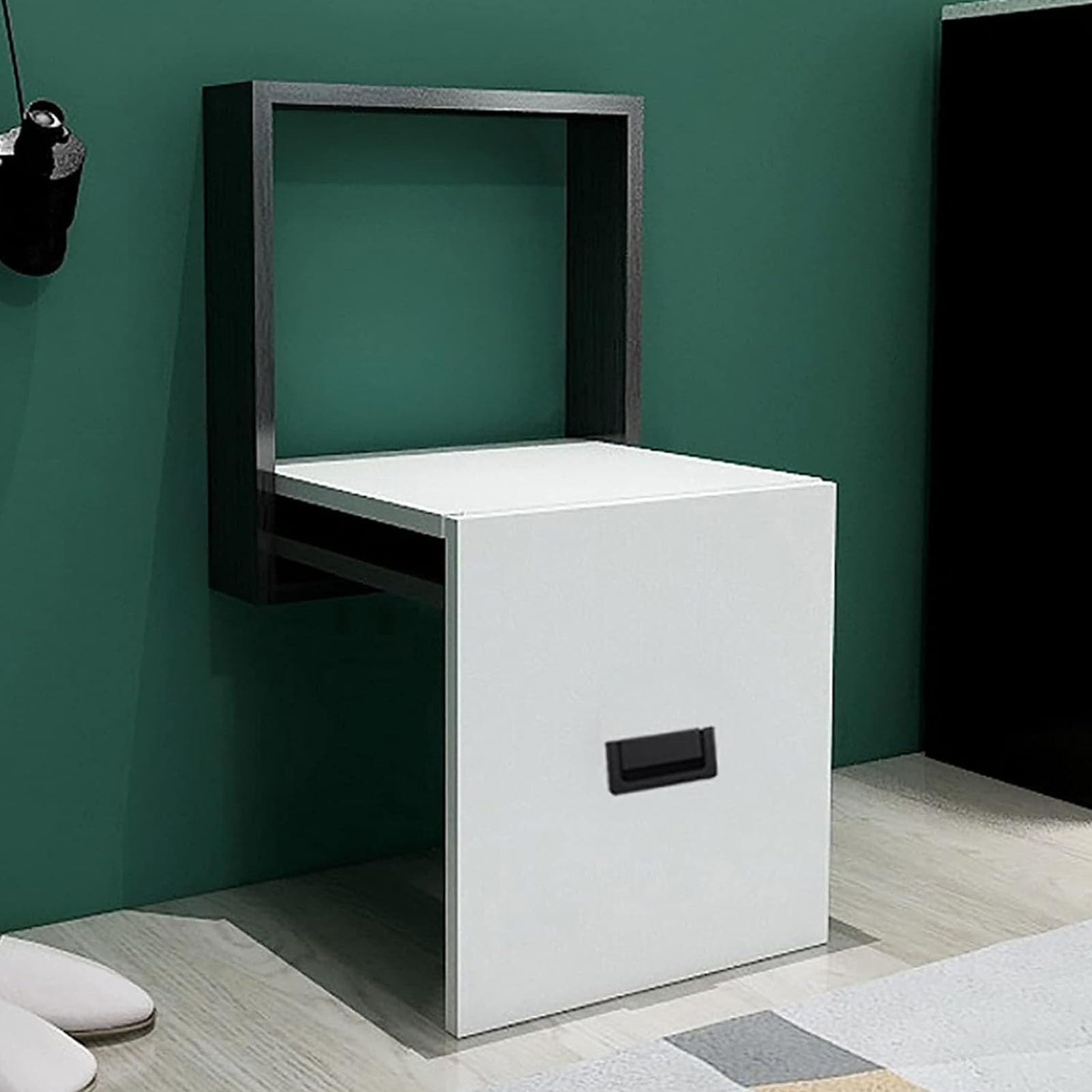 Chaise pliante murale pour optimiser les entrées et couloirs étroits