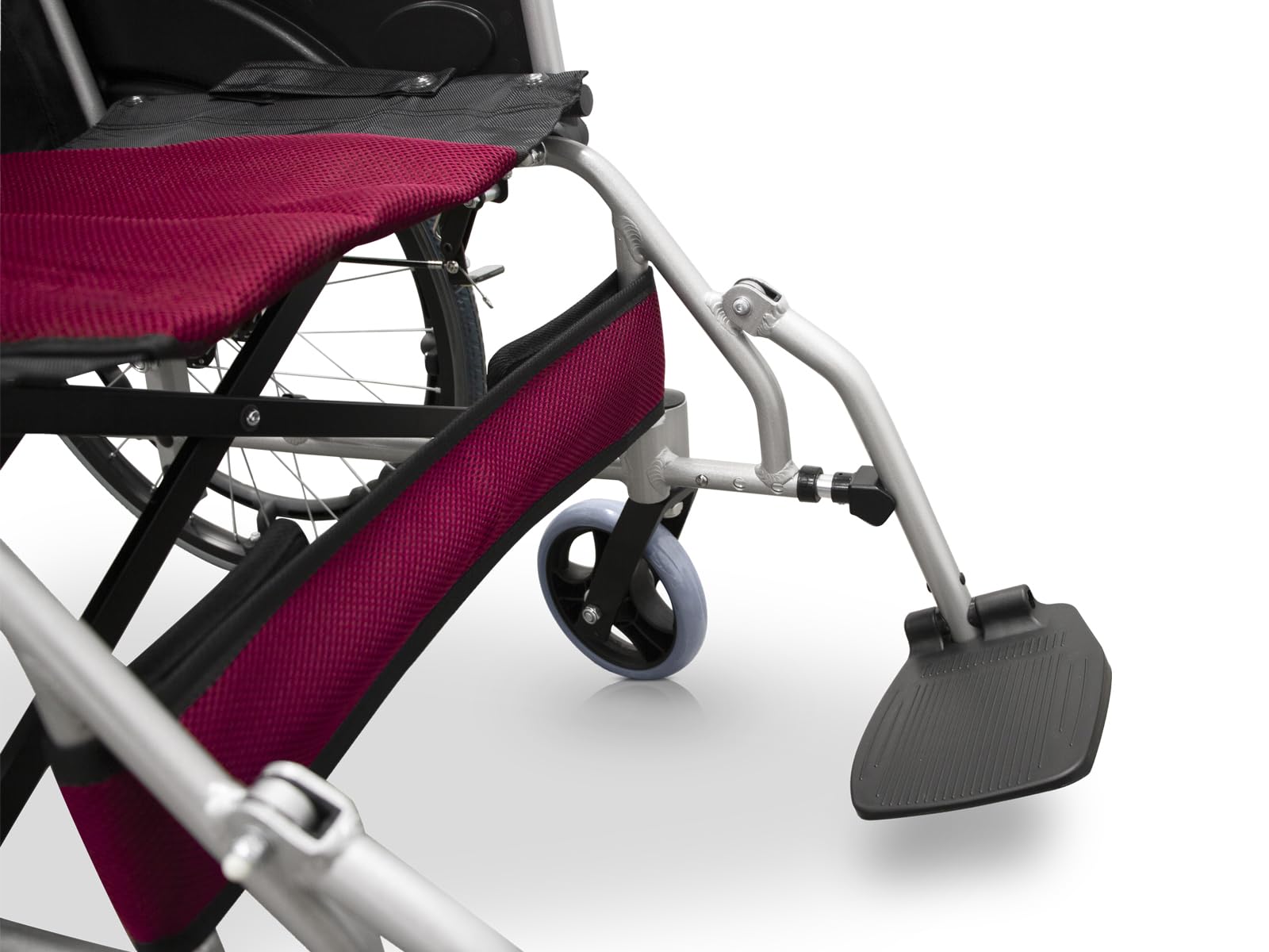 QUIRUMED - Silla de ruedas plegable PRO LIGHT de aluminio | Fácil de manejar y plegar | Reposabrazos fijos, Reposapiés abatibles | Frenos manuales, Negro y Rojo, Aluminio