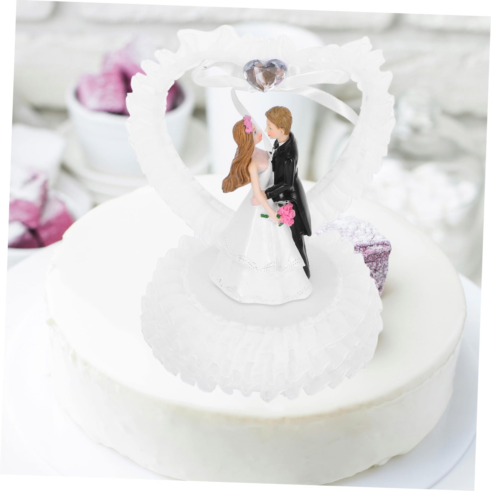 Harz Paarstatue Hochzeitspaar Figur Weiß Dekorative Hochzeitsdekoration | Abschluss Geschenk, Romantische Deko für Hochzeitstorte und Festtafel, Kunstharz mit Kunststoff Details