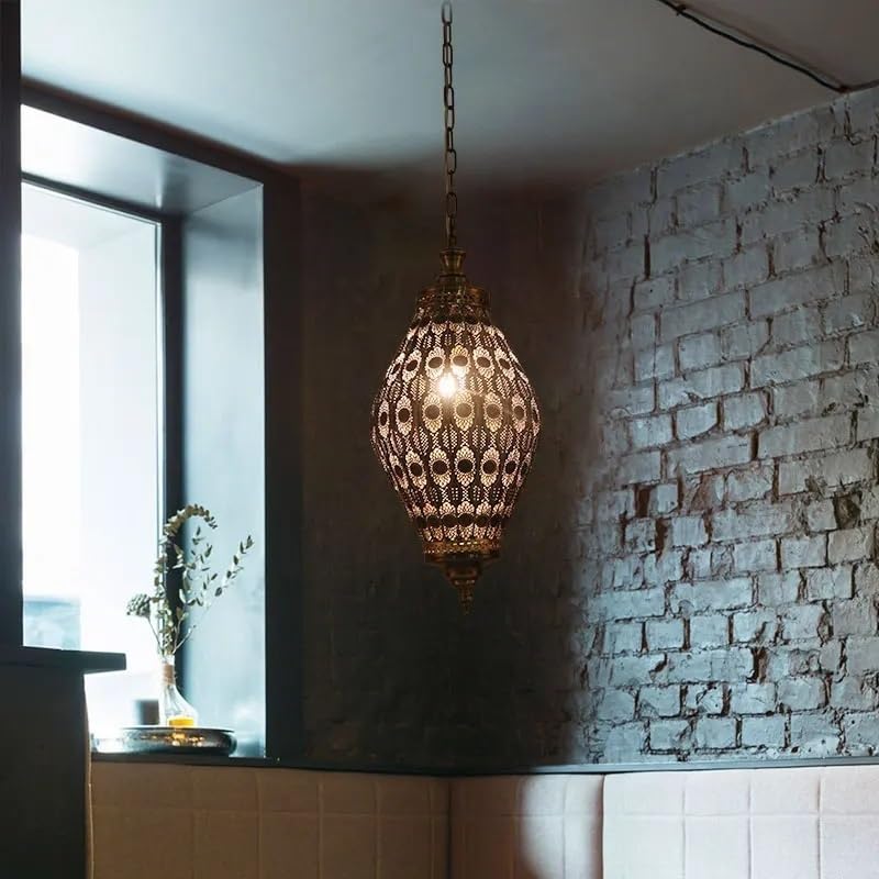 Luminaire suspendu grand format pour illuminer une table de repas