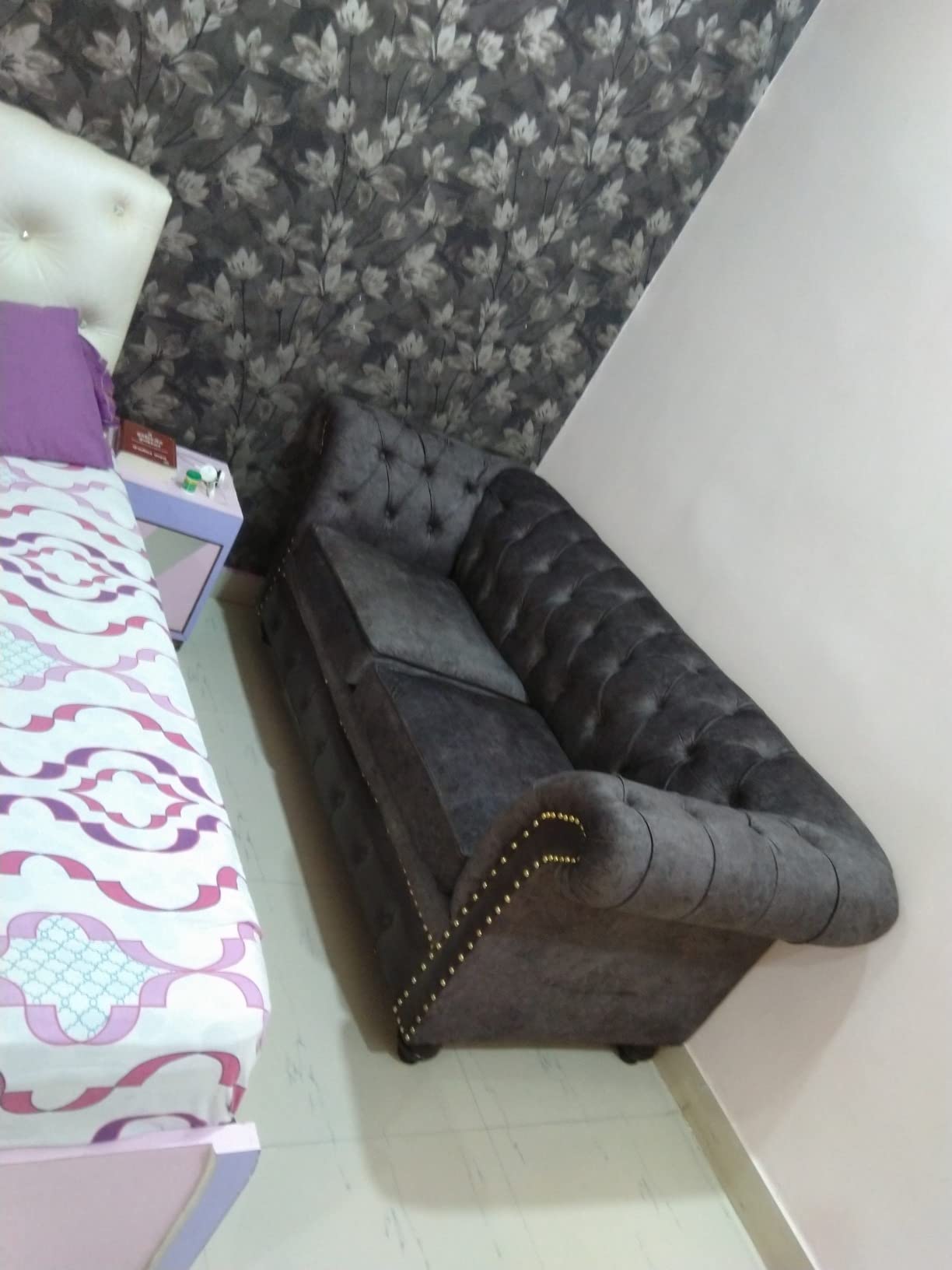 Antique Wood Hub Classic 3-Person Sofa, Chesterfield Style, Luxury Sofa ...
