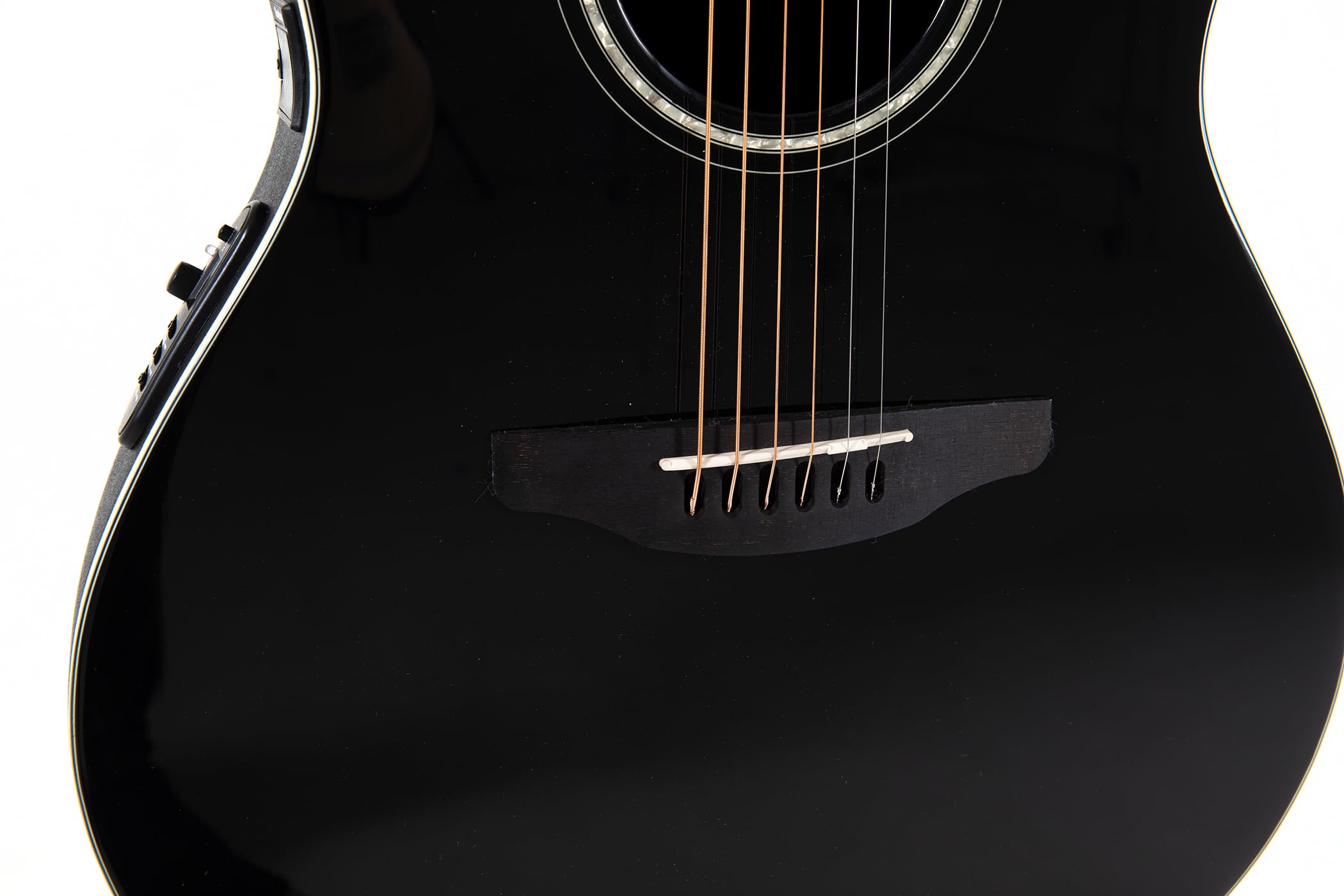 Ovation CS24-5-G - Chitarra acustica elettrica Celebrity Traditional CS24 Mid Cutaway – Coperta in abete massello – Mid-depth Lyrachord Body – Black – CS24-5-G