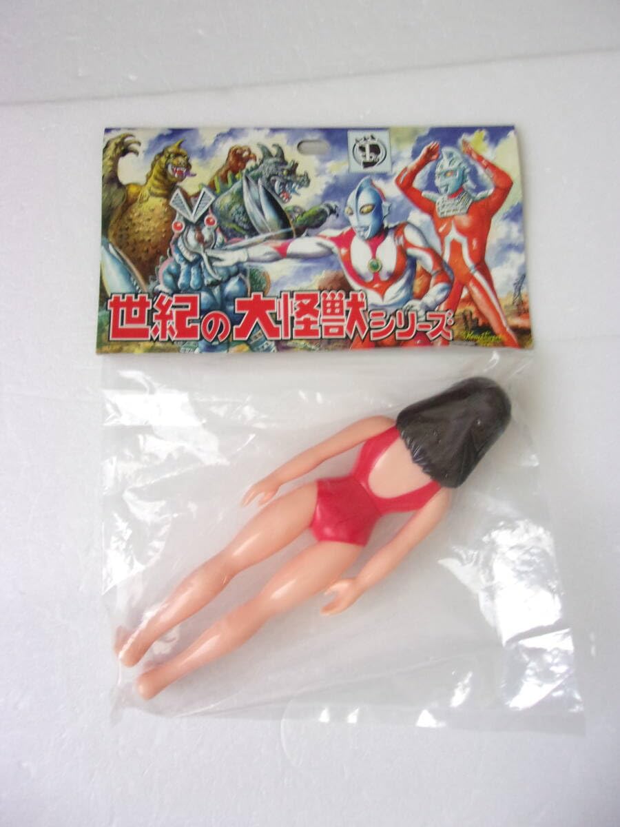 マーミット アンヌ隊員 赤水着 ソフビ 世紀の大怪獣シリーズ 怪獣天国 Amazon.co.jp: マーミット 怪獣天国 ソフビ アンヌ 水着 赤 1期