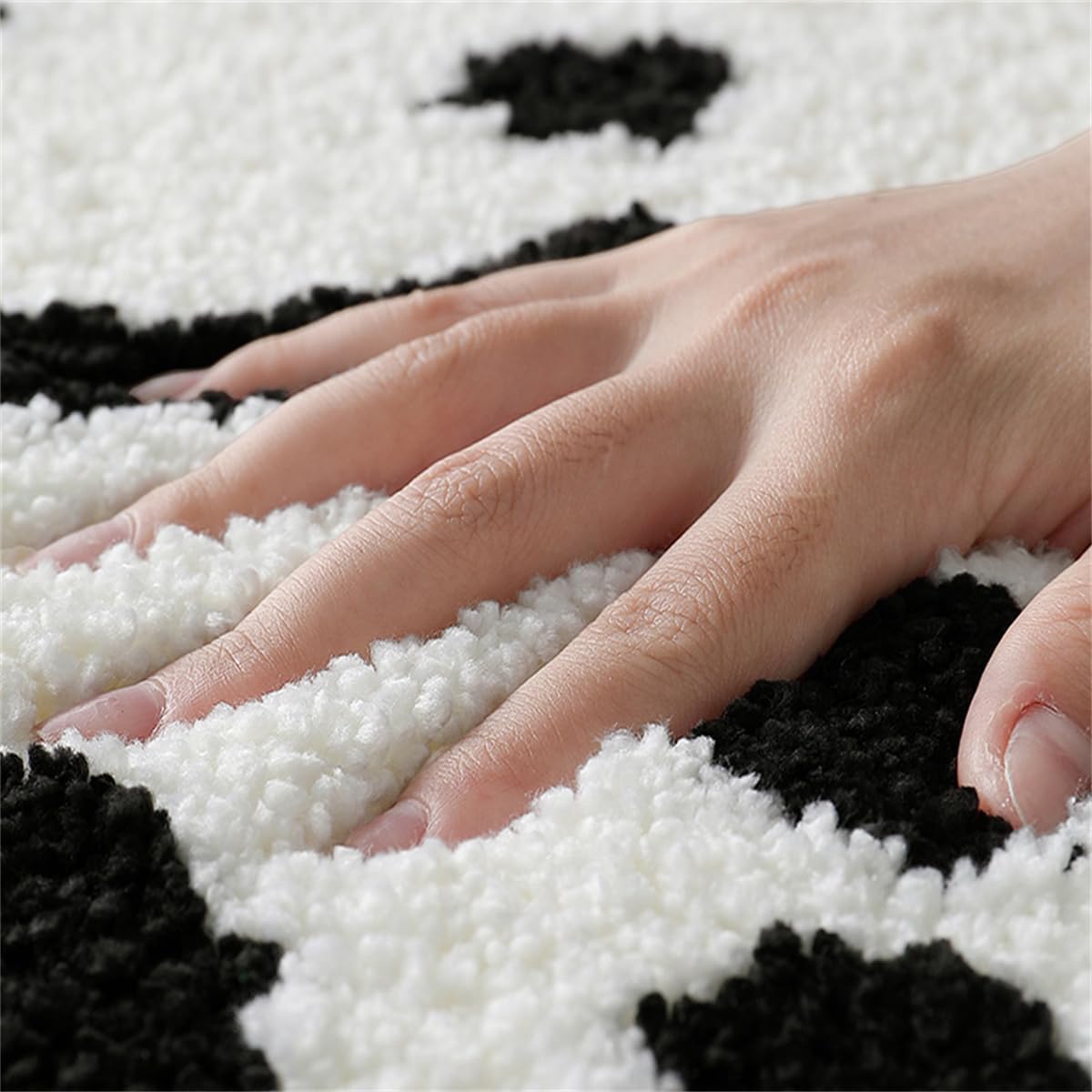 Ankah Bathroom Rugs Bath Mat, Luxury Soft Shaggy Microfiber Shower Rug, Absorbent & Slip Resistant Plush Carpets, Hotel Spa Shower & Bathtub Mats | Machine Washable, 21.6" x 31.5", Cloud Smile