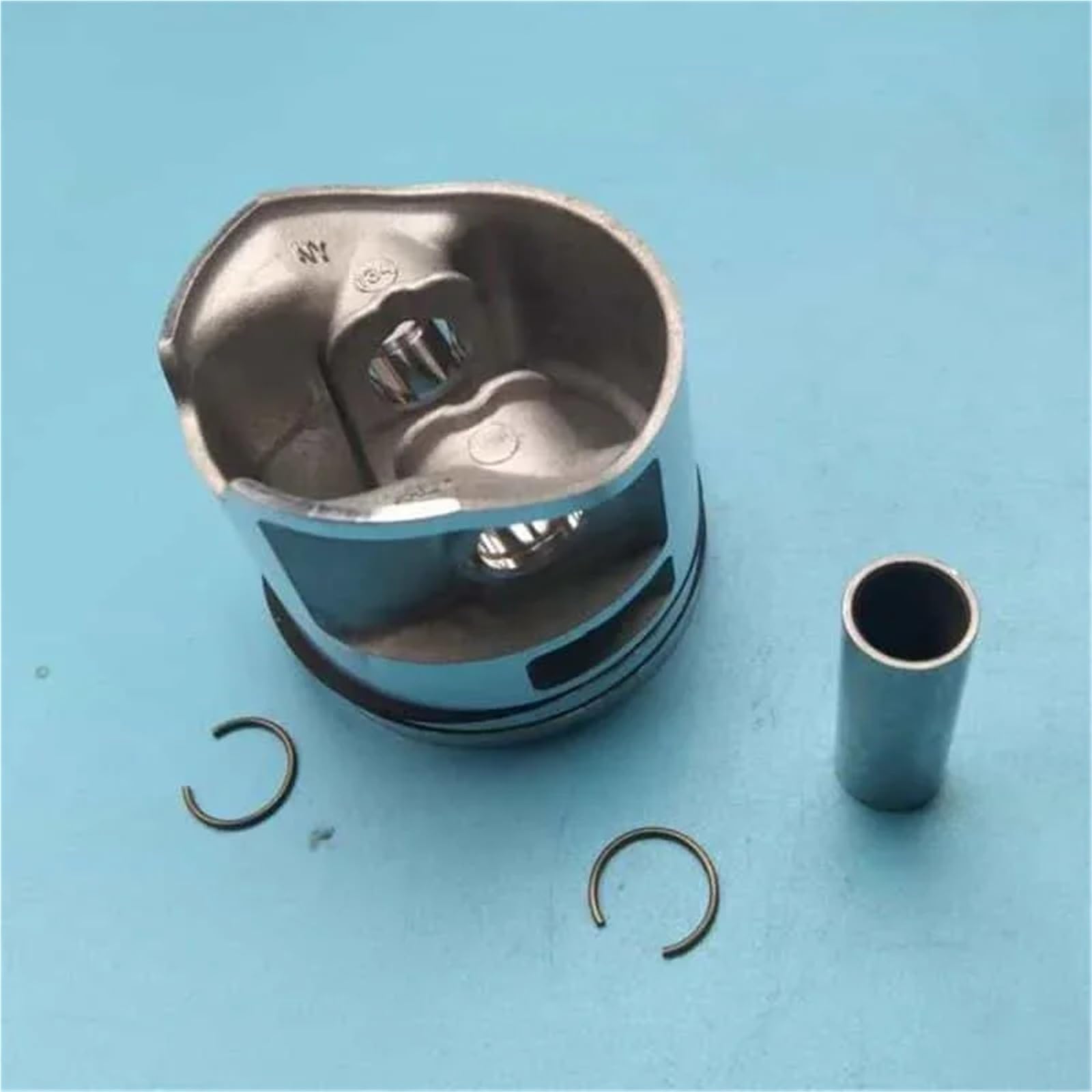 MS251 ZESTAW TŁOKA 44 MM 11430302029 DO PIŁY ŁAŃCUCHOWEJ 251 TULEJA CYLINDRA Z PIERŚCIENIAMI MONTAŻ ZACISKÓW PIN 11430302007(PREMIUM PISTON KIT)