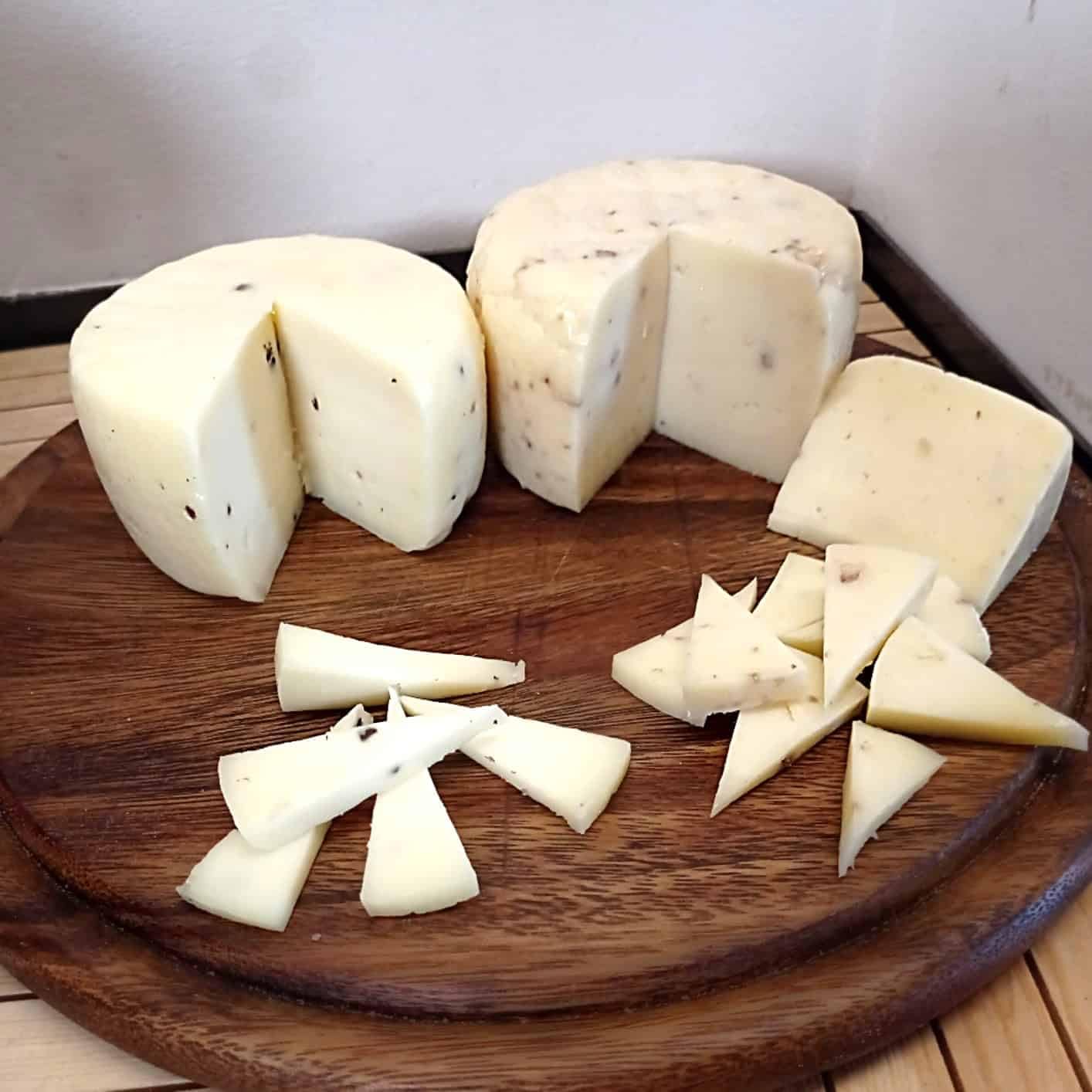 Cesta REGALO AssaggiAssisi - Cesto Gastronomico in Scatola di Legno Salumi Formaggi Prodotti Tipici Umbria - Made in Assisi - Italy