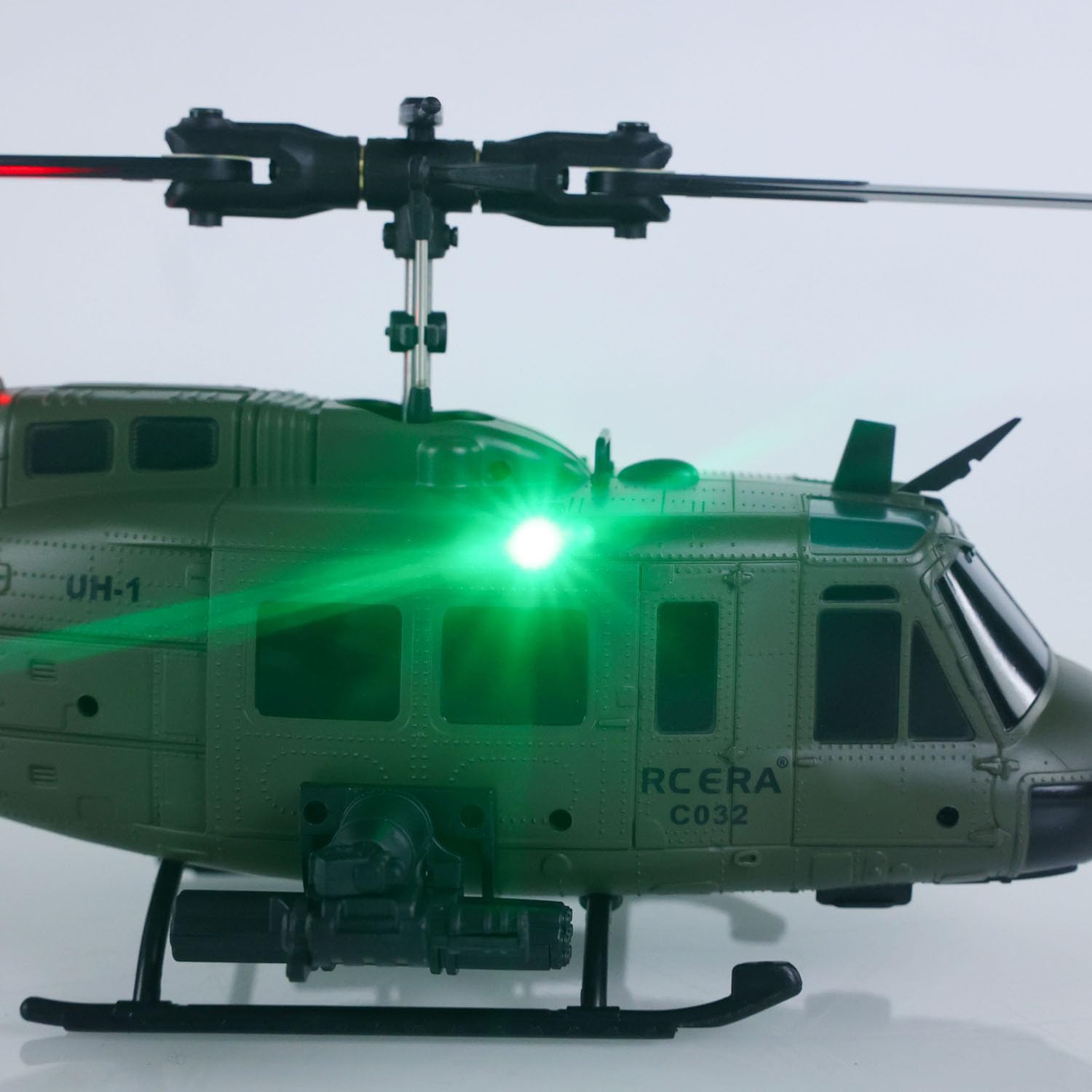 Elicottero radiocomandato UH-1, scala 1:48, funzione di controvolo | Controllo da 2,4 GHz, localizzazione ottica della corrente, adatto per adulti, modello C032