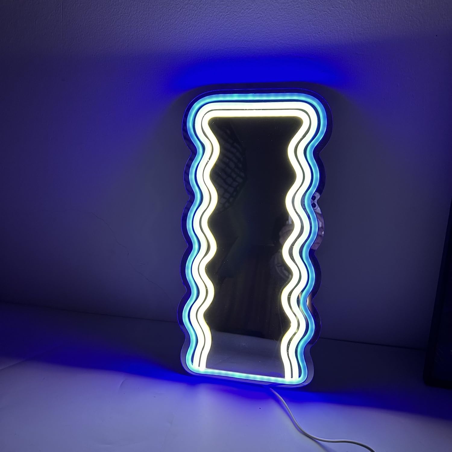 LED Mirror Neon Lights Dressing Up Mirror Cat/Shine Heart/Bat/Butterfly Shape Neon Signs Modern Home Girl Room Bathroom Salon Wall Art Decor Gift For Girlfriend USB Powered