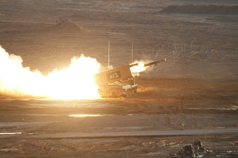 Posterazzi The M270 Multiple Launch Rocket System (MLRS) Poster Print, (17 x 11)
