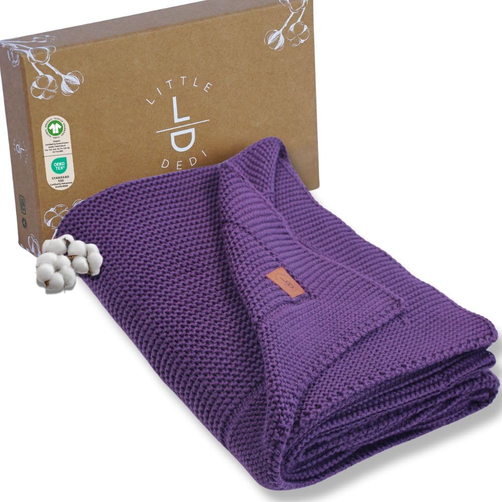 Little Dedi Temperatur-regulierende Strickdecke aus Bio-Baumwolle, GOTS-Zertifiziert, 80x100 cm. Weinbeere – Ideal als Kuscheldecke und in eleganter Geschenkbox für Babys, Atmungsaktiv