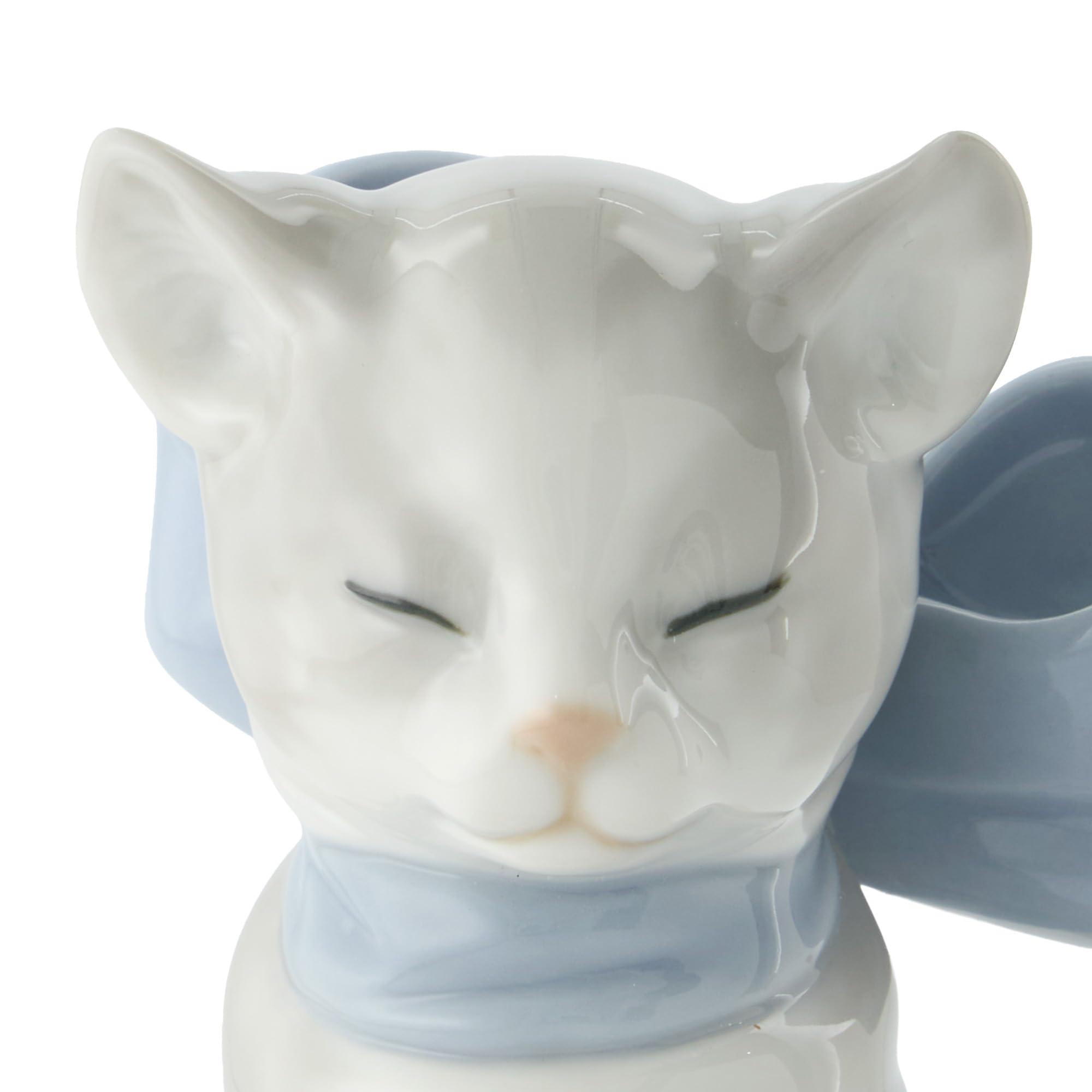 ナオ、リヤドロ猫オブジェ ネコとおもちゃ | リヤドロ公式オンライン