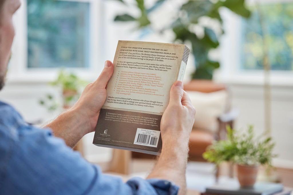 The Christian History Devotional: 365 Readings and Prayers to Deepen and Inspire Your Faith (365 Daily Devotions) - PT01