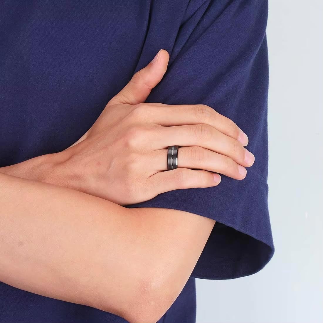 ZENSE - Bague homme en acier noir mat avec rainure ZR0170