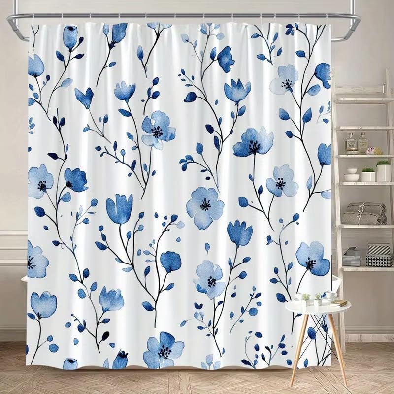 Rideau de douche imperméable motifs floraux bleus pour habiller une salle de bain moderne