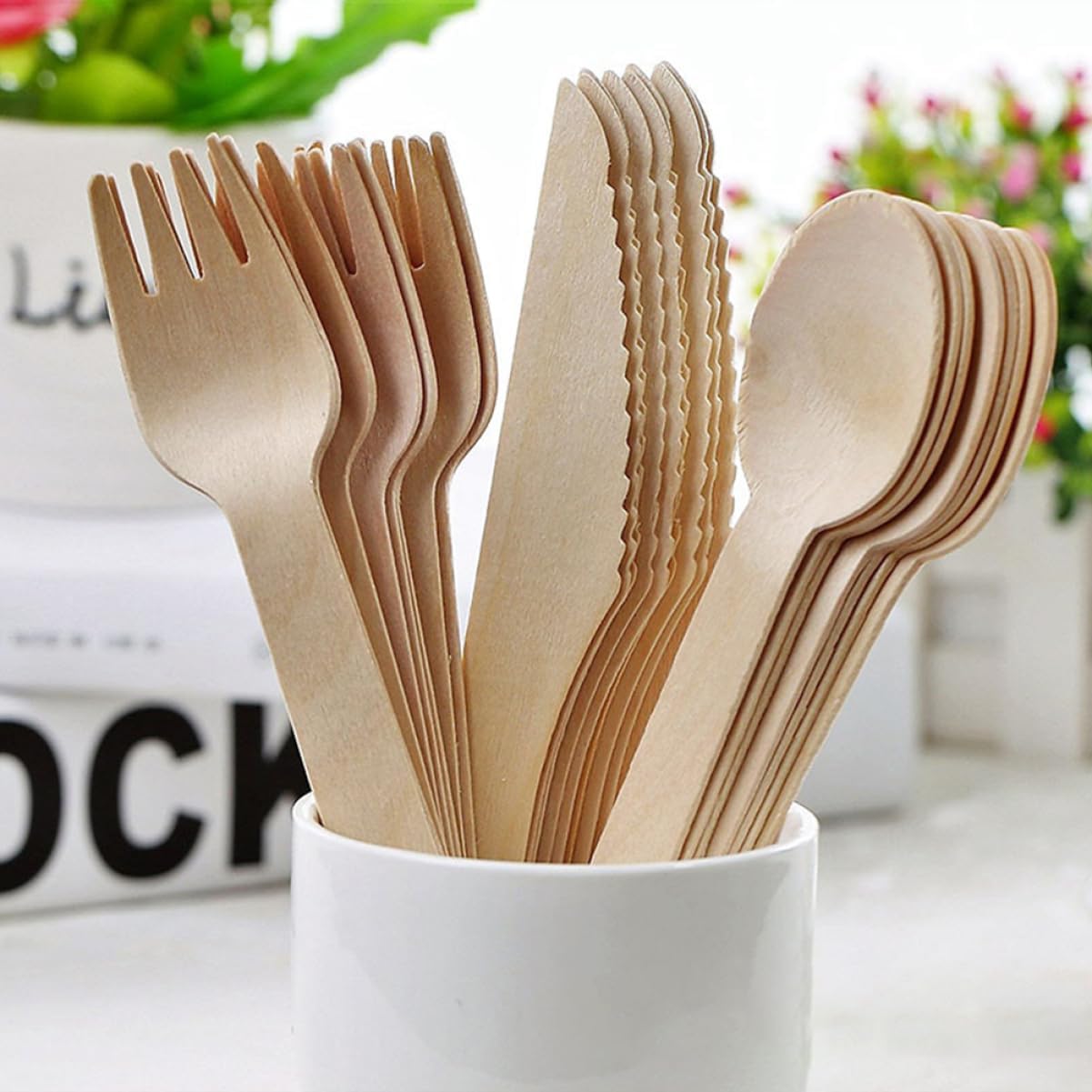 18Pcs Disposable Wooden Cutlery Set Spoons Knives Forks for Parties Banquets Picnics Utensil Supplies with Elegant Design for Easy Cleanup