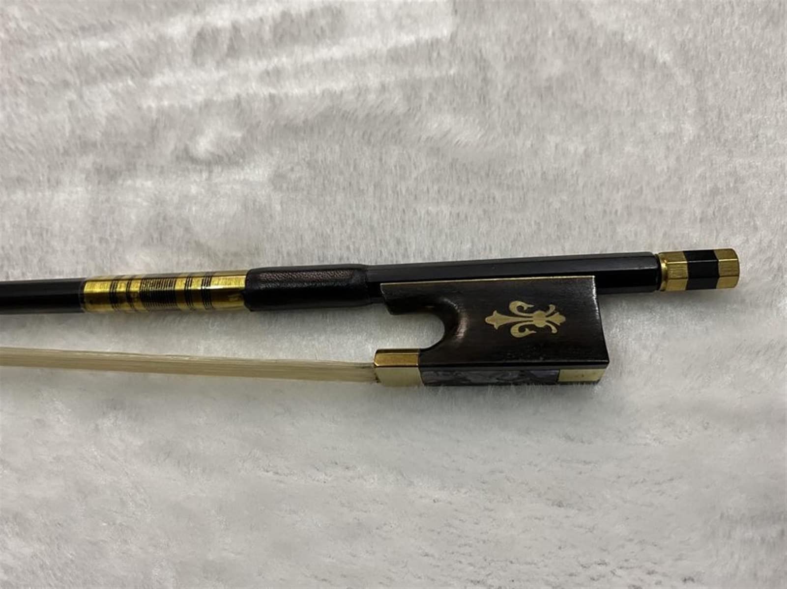 New Black Carbon Fiber Violin Bow 4/4 Tamaño, Cabello Blanco Cabello Violín Profesional Partes Arco violín tamaño Completo