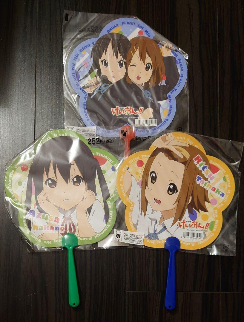 Amazon.co.jp: けいおん うちわ 団扇 平沢唯 秋山澪 田中律 中野梓