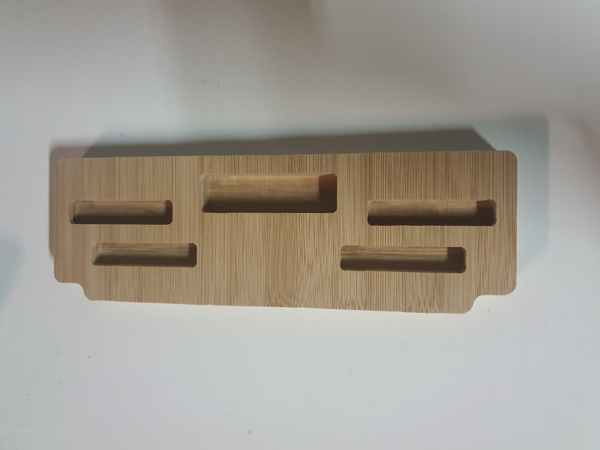 Soporte genérico apto para Nintendo Gameboy Color y 4 juegos en funda protectora.