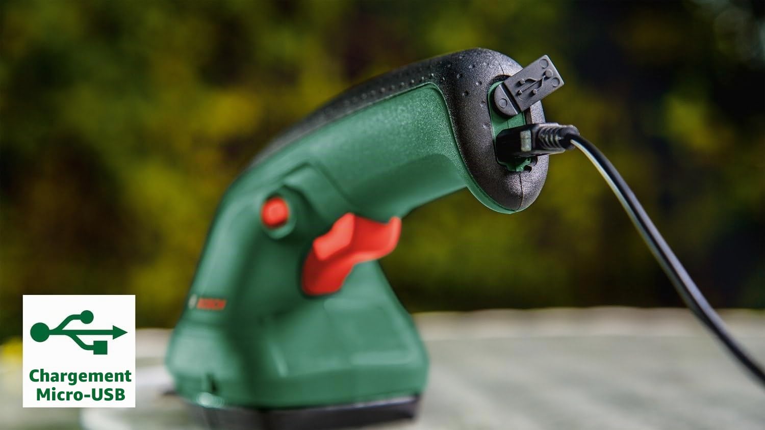 Bosch Cisaille de jardin/ Taille-haie EasyShear (batterie 3,6 V intégrée, autonomie : 40 min, longueur de lame : 12 cm (arbustes) / 8 cm (herbe), boîte en carton)