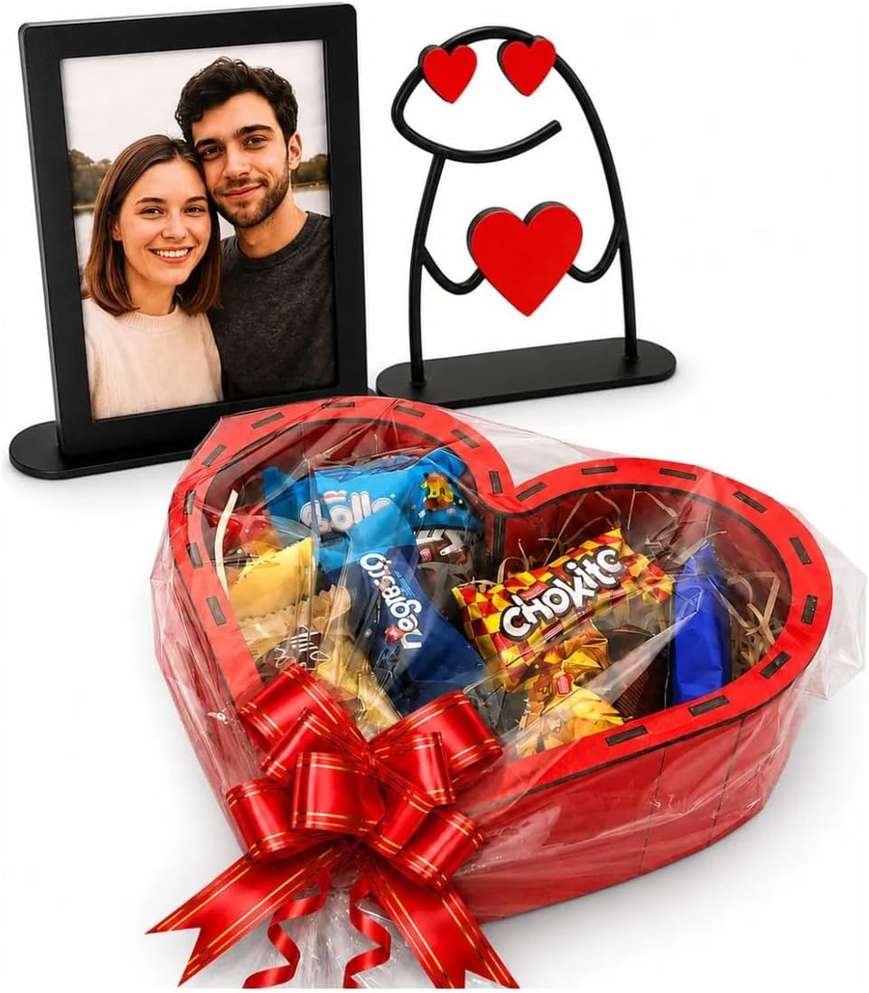 Cesta de Presente Romântica Coração com Chocolates para Casal – MAMU Store | Kit com porta-retrato e boneco de casal em MDF – chega montado com laço, pronto para presentear em…