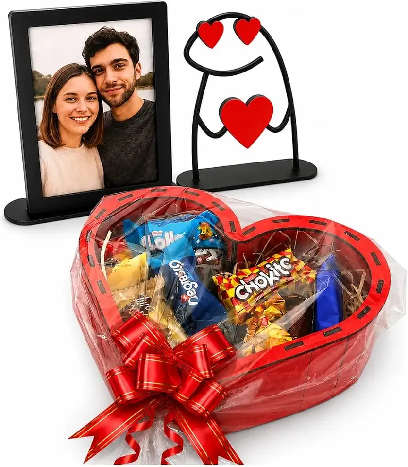 Cesta de Presente Romântica Coração com Chocolates para Casal - MAMU Store | Kit com porta-retrato e boneco de casal em MDF - chega montado com laço, pronto para presentear em qualquer data a dois