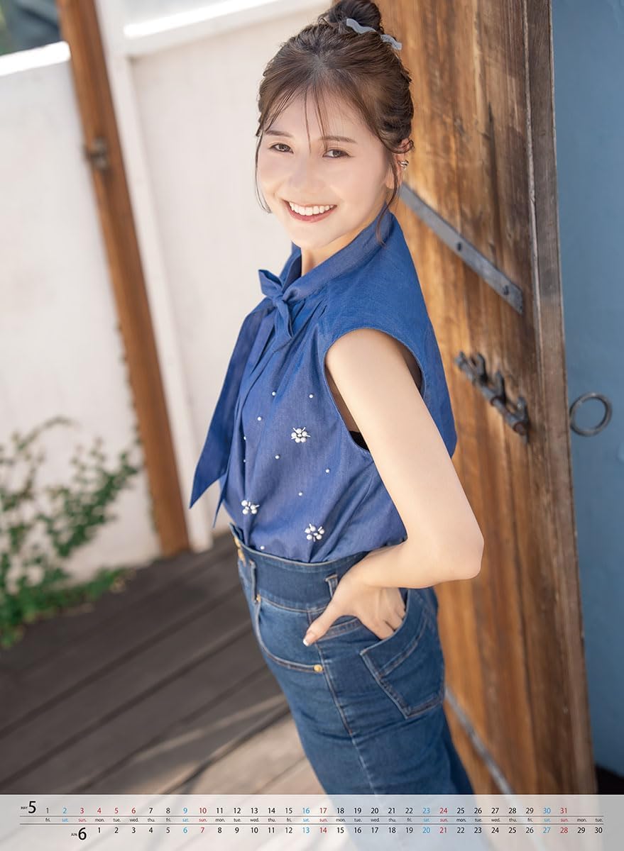 Amazon | 【直筆サイン入り】女性タレント 壁掛け 2026年カレンダー