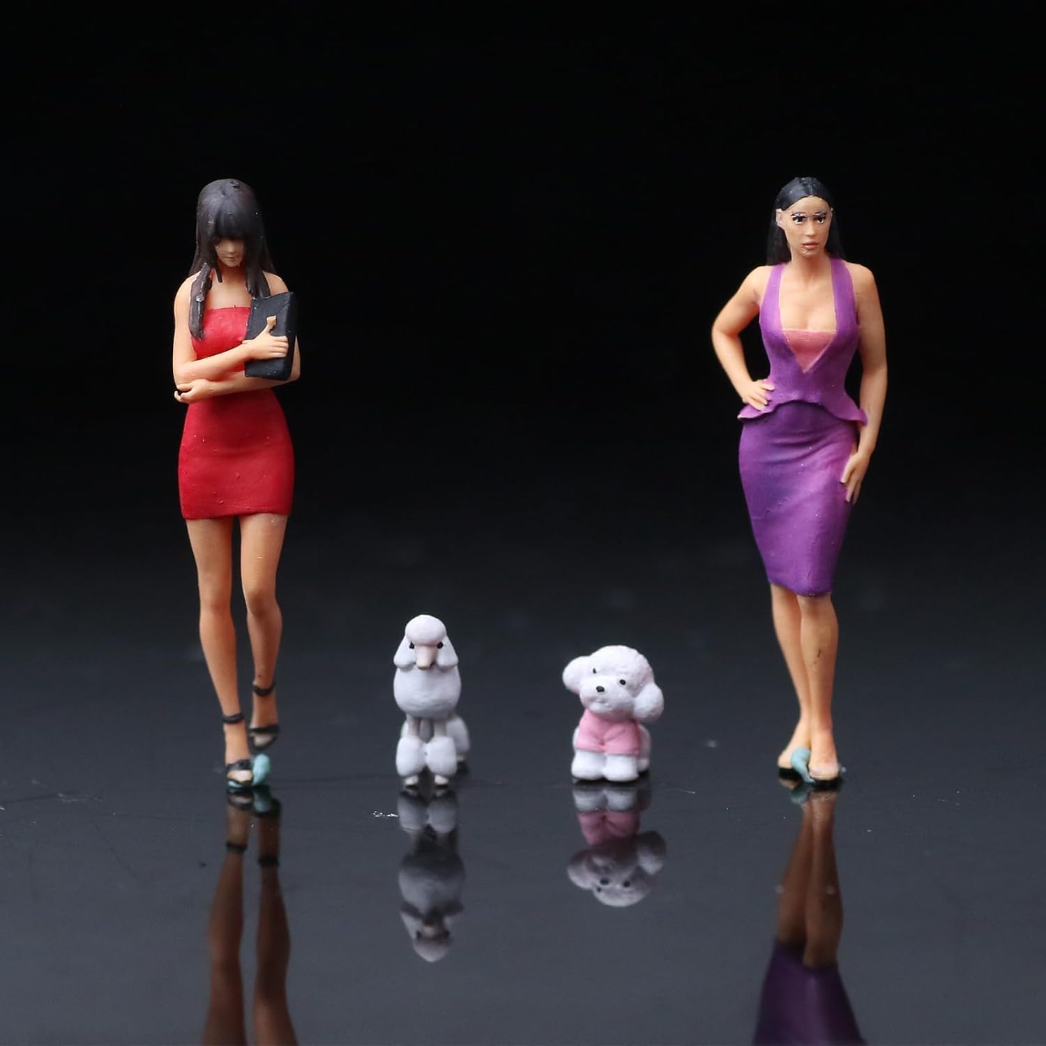 1/64 Female Figure Set with Dogs – 4pcs Resin Pre-Painted Diorama Women and Puppies for Model Car Display