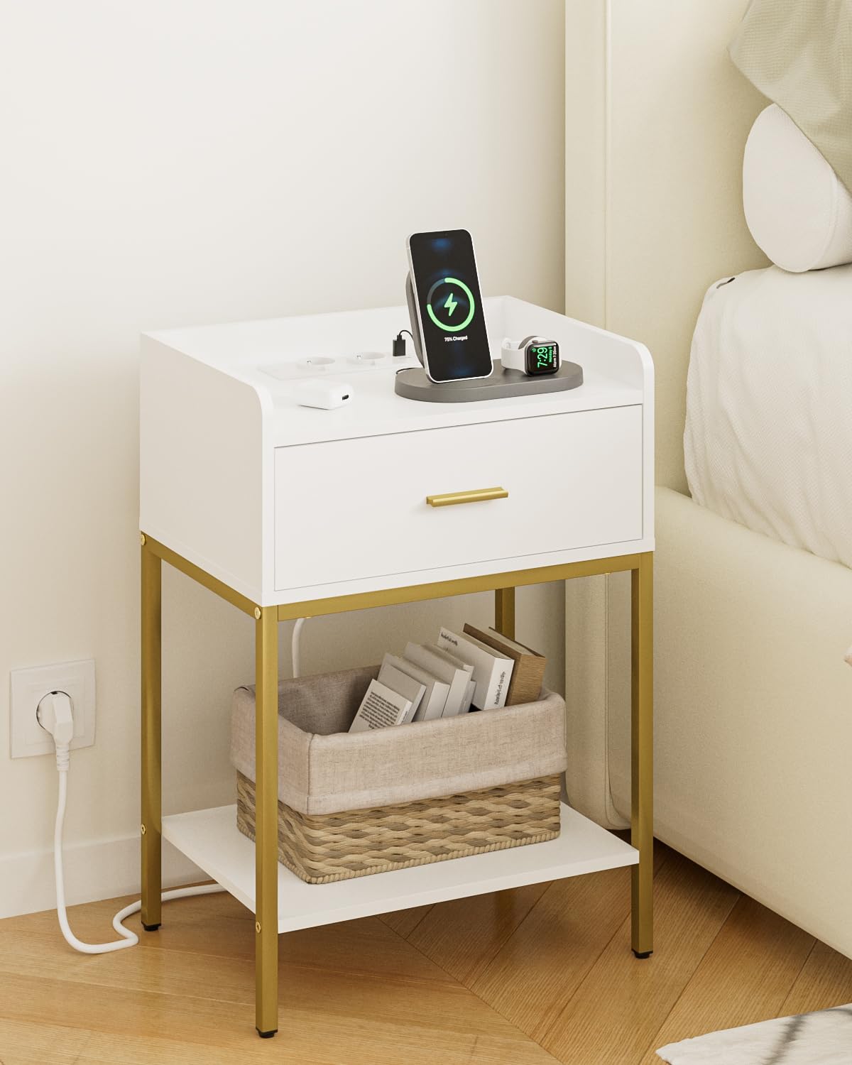 HEYZOEY Table de chevet avec prise de courant, table de chevet à 3 niveaux, blanche, avec tiroir et étagère, petite table d'appoint pour chambre à coucher, salon, blanche