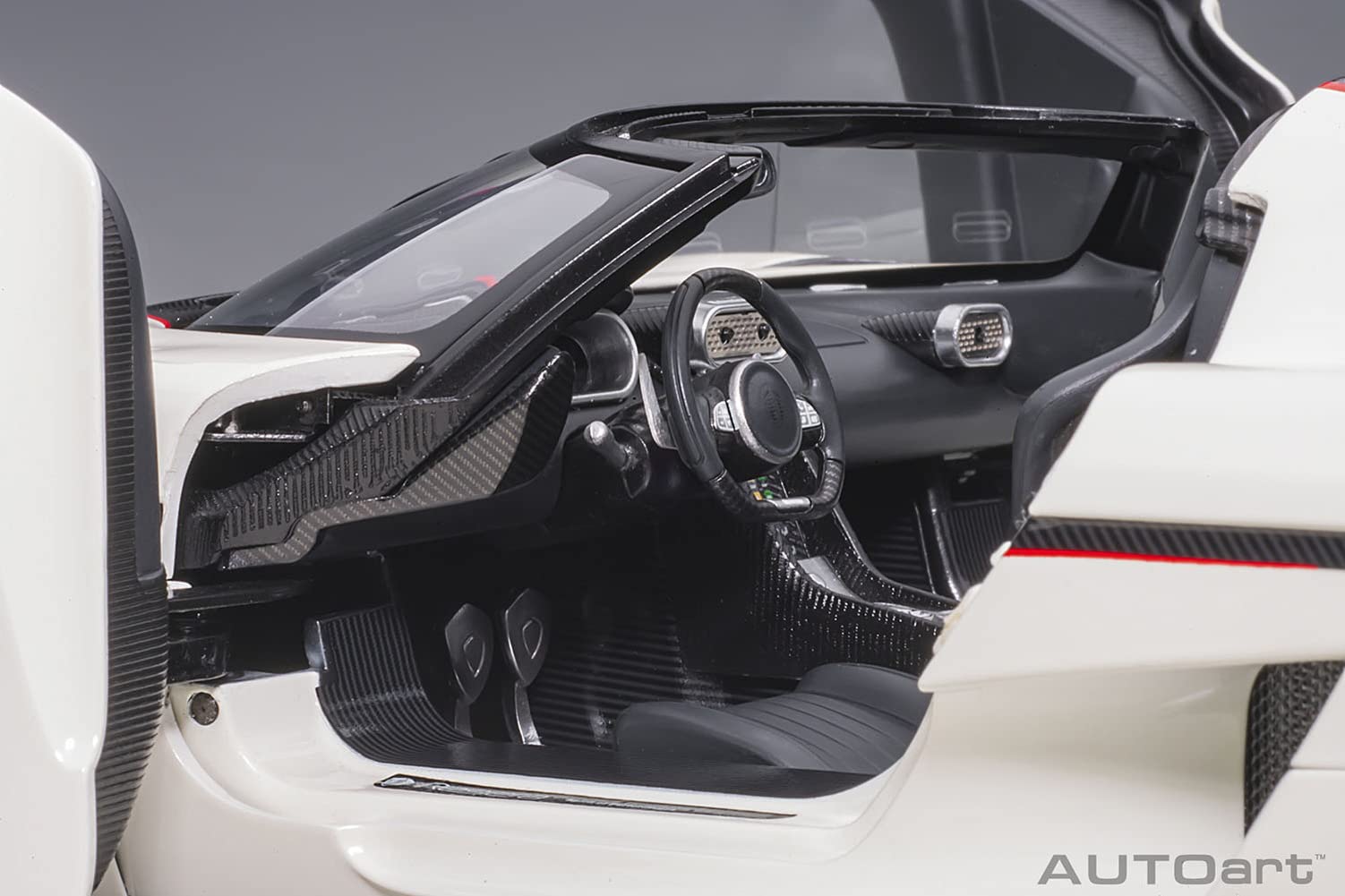AUTOart 1/18　ケーニグセグ アゲーラ RS ホワイト／ブラック AUTOart 1/18 ケーニグセグ アゲーラ RS （ホワイト／カーボン