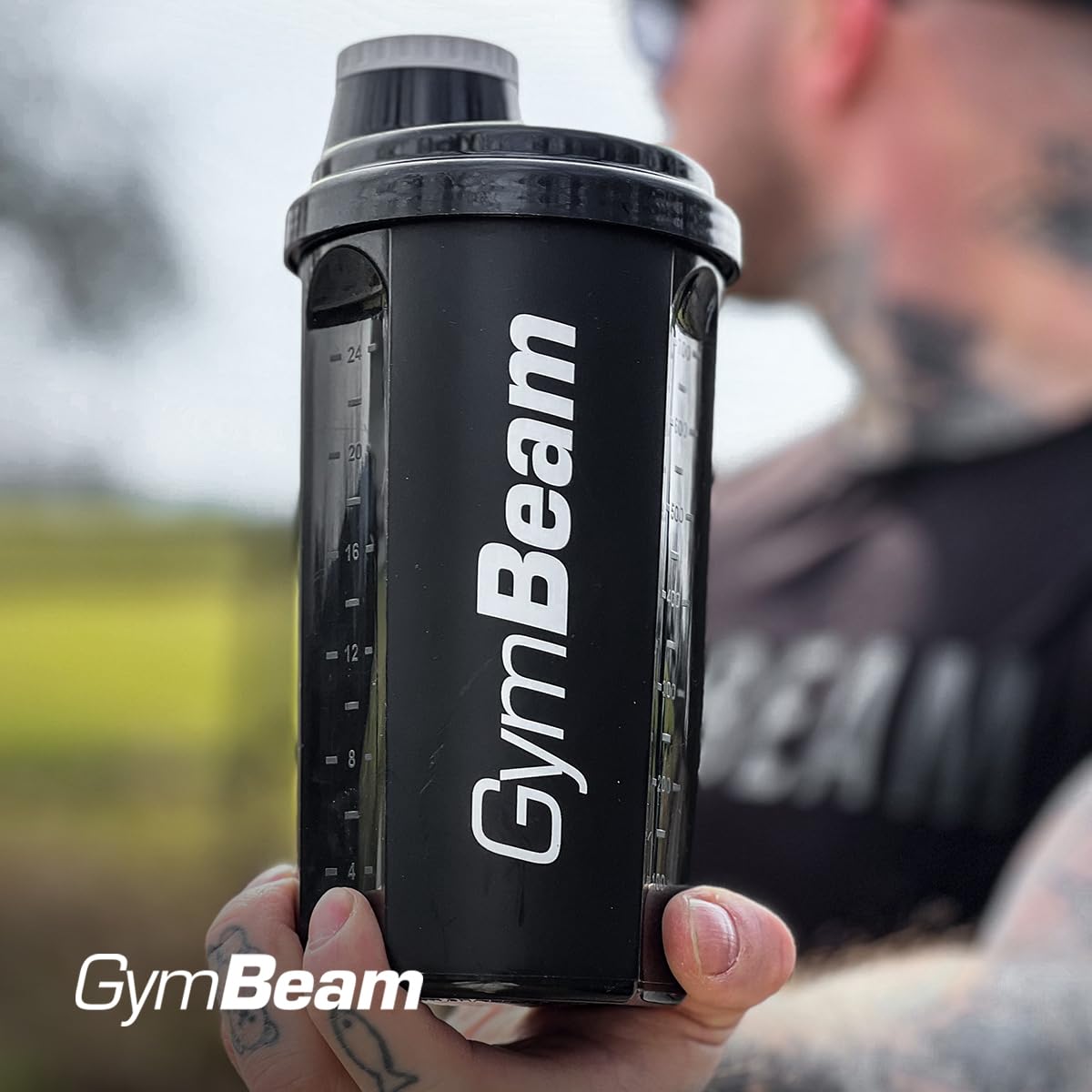 GymBeam Shaker per Proteine Premium, 700ml, con Coperchio Filettato, Adatto per Lavastoviglie, Microonde e Frigorifero, Shaker Palestra, Non Contiene BPA e DEHP (Black)