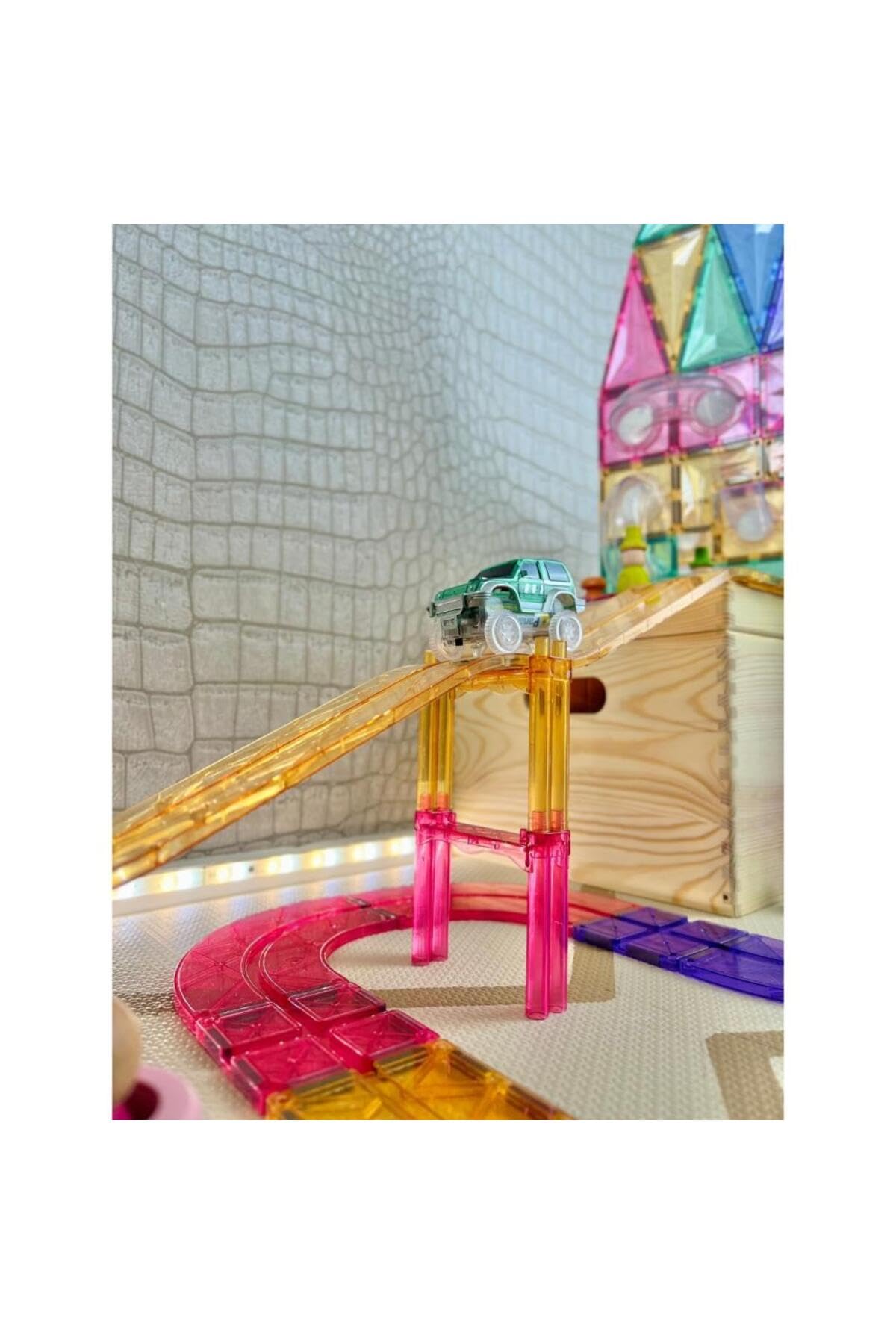 Kit autostrada in colori pastello, 80 pezzi, giocattolo magnetico da corsa con auto, segnali stradali, robusto giocattolo educativo, mattoncini magnetici durevoli, per bambini dai 3 anni