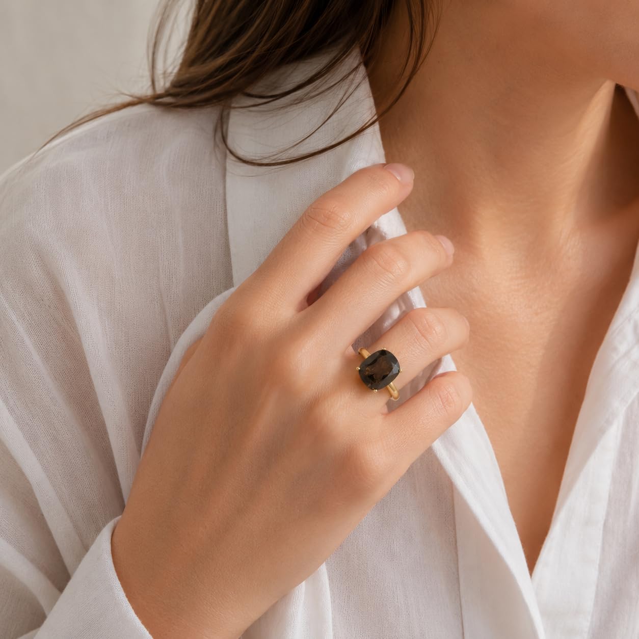 Anello in argento sterling placcato oro con quarzo fumé
