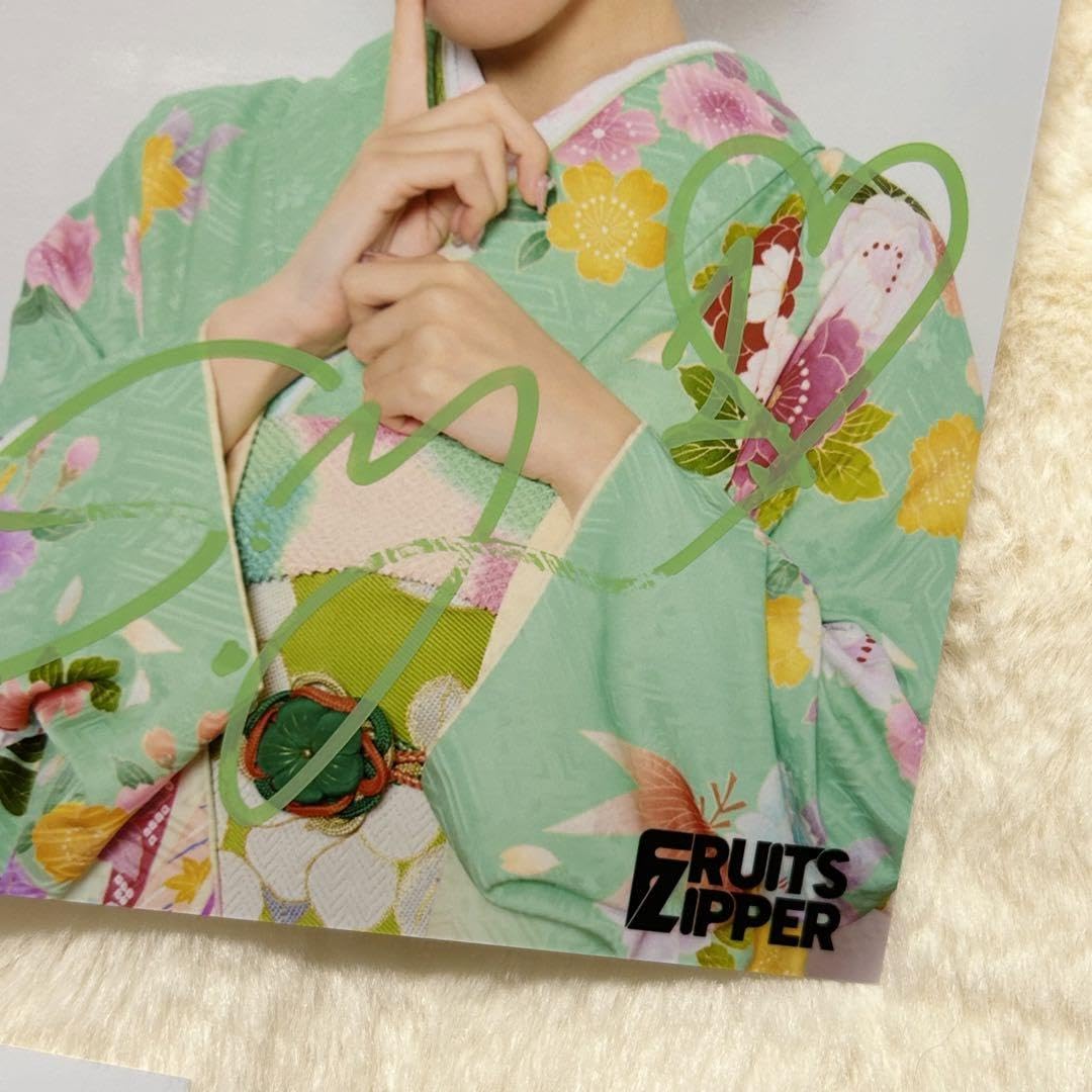 櫻井優衣生写真56枚セット 表紙おめでとう優衣ちゃん🥹 白、櫻井優衣は至高💚🤍 8月25日