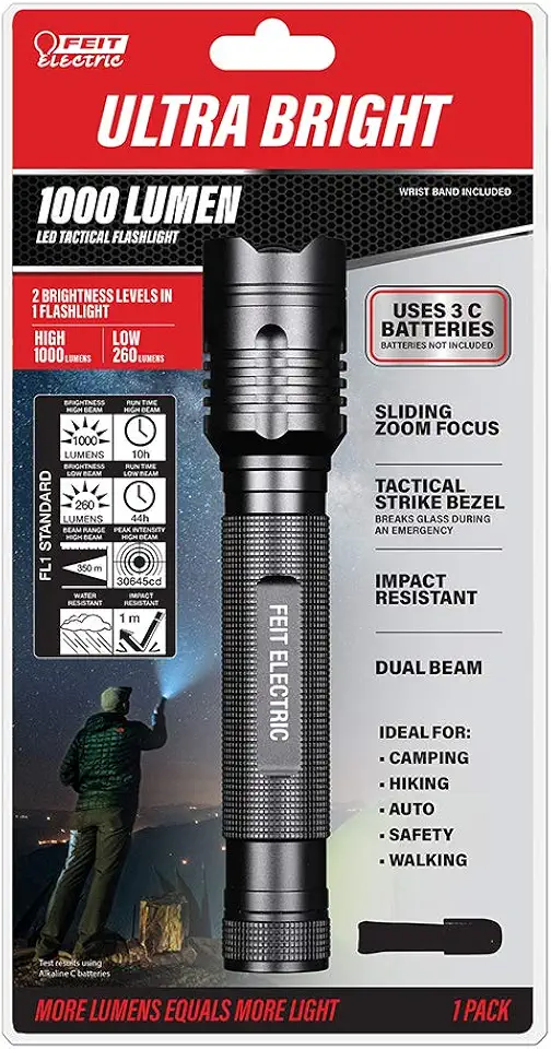 Quando houver necessidade de uma lanterna, escolha uma lanterna tática Feit Electric 1000 Lumen LED ultra brilhante e de alto desempenho. Esta lanterna compacta e leve produz até 1000 lúmens de luz. Operando com 3 baterias de células C (NÃO INCLUÍDAS), pode durar até 49 horas na configuração de lúmens baixos e 11 horas na configuração de lúmens altos. Possui uma empunhadura antiderrapante com ranhura cruzada, uma pulseira durável e é resistente a impactos de até 1 metro. Escolha entre 2 configurações de lúmens diferentes, 1000 (feixe alto) ou 260 (feixe baixo). Puxe a cabeça da lanterna para iluminar objetos a até 353 metros de distância ou empurre-a para dentro para ampliar o feixe. Design com moldura de ataque tático, pode quebrar vidros durante uma emergência. A poderosa lanterna compacta é construída em liga durável de alumínio anodizado rígido de qualidade aeronáutica e tratada com um revestimento especial para resistir à ferrugem e corrosão. Este é um acessório perfeito para acampar, fazer caminhadas, usar em automóveis, ajudar com segurança, em caminhadas, para emergências e muito mais. Escolha uma lanterna confiável e resistente às intempéries para qualquer aplicação, emergencial ou não.