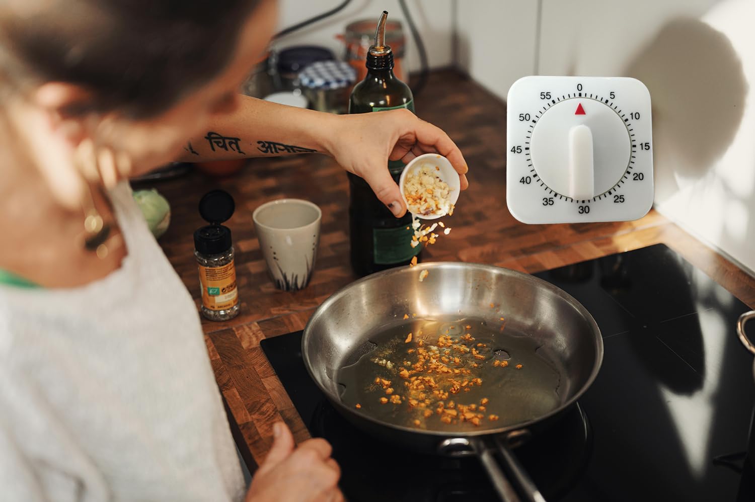Wisebom Mechanische eierwekker, keukentimer, 60 minuten keukenklok met luid alarm voor sport, kantoor, praktische aftelwekker, vierkante keukenwekker voor leren, keuken, bakken (wit
