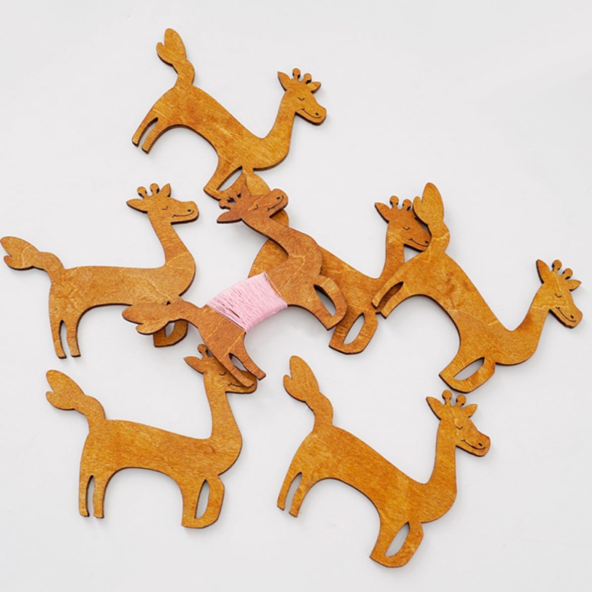 Holibanna 15pcs Wooden Deer Shaped Thread Spool Set for Embroidery and Crafts, Strong Wood Material Convenient Storage Holder, for Embroidery Enthusiasts and DIY Sewing Projects