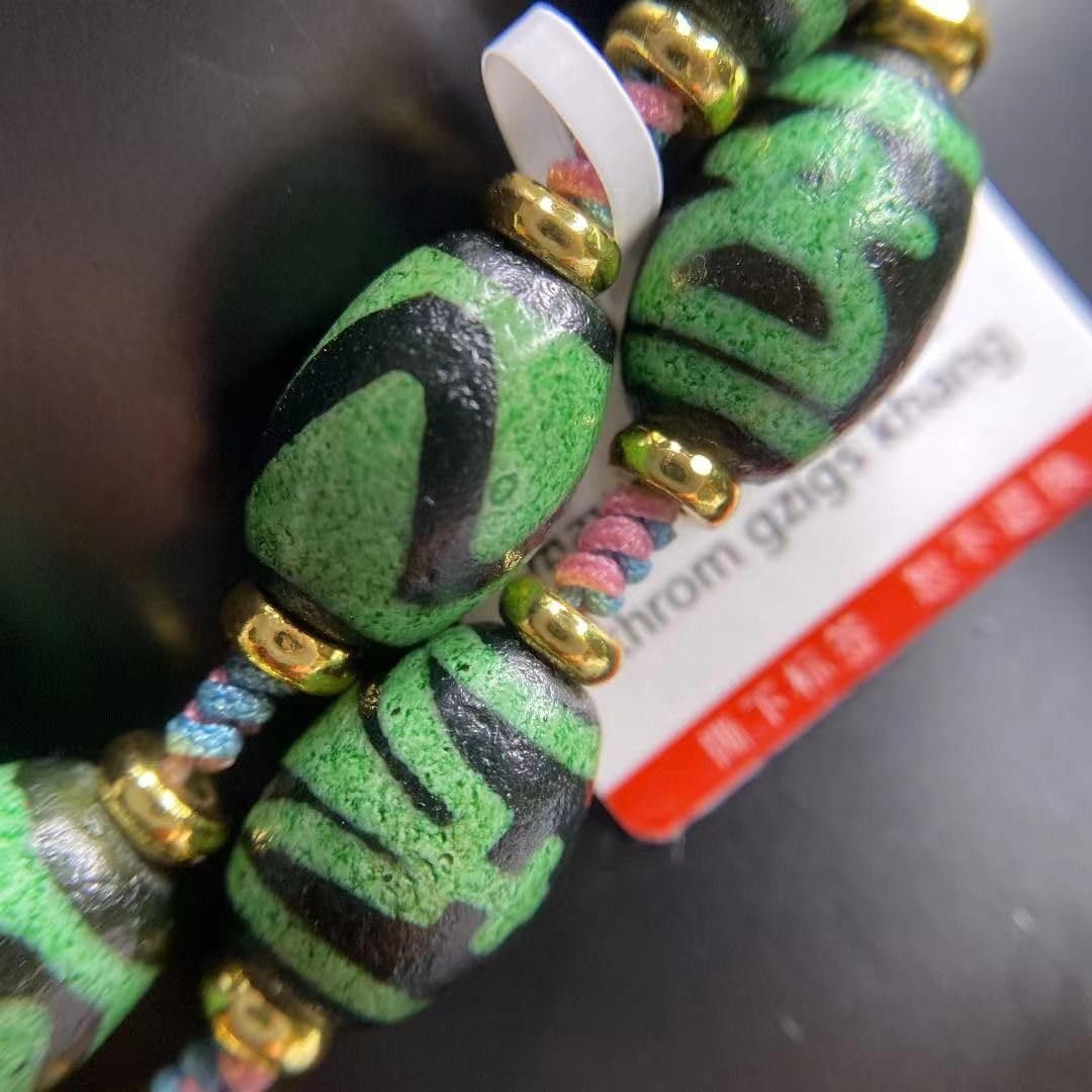 レア物 龍二眼天珠x青玉髓屍陀林主手彫リ