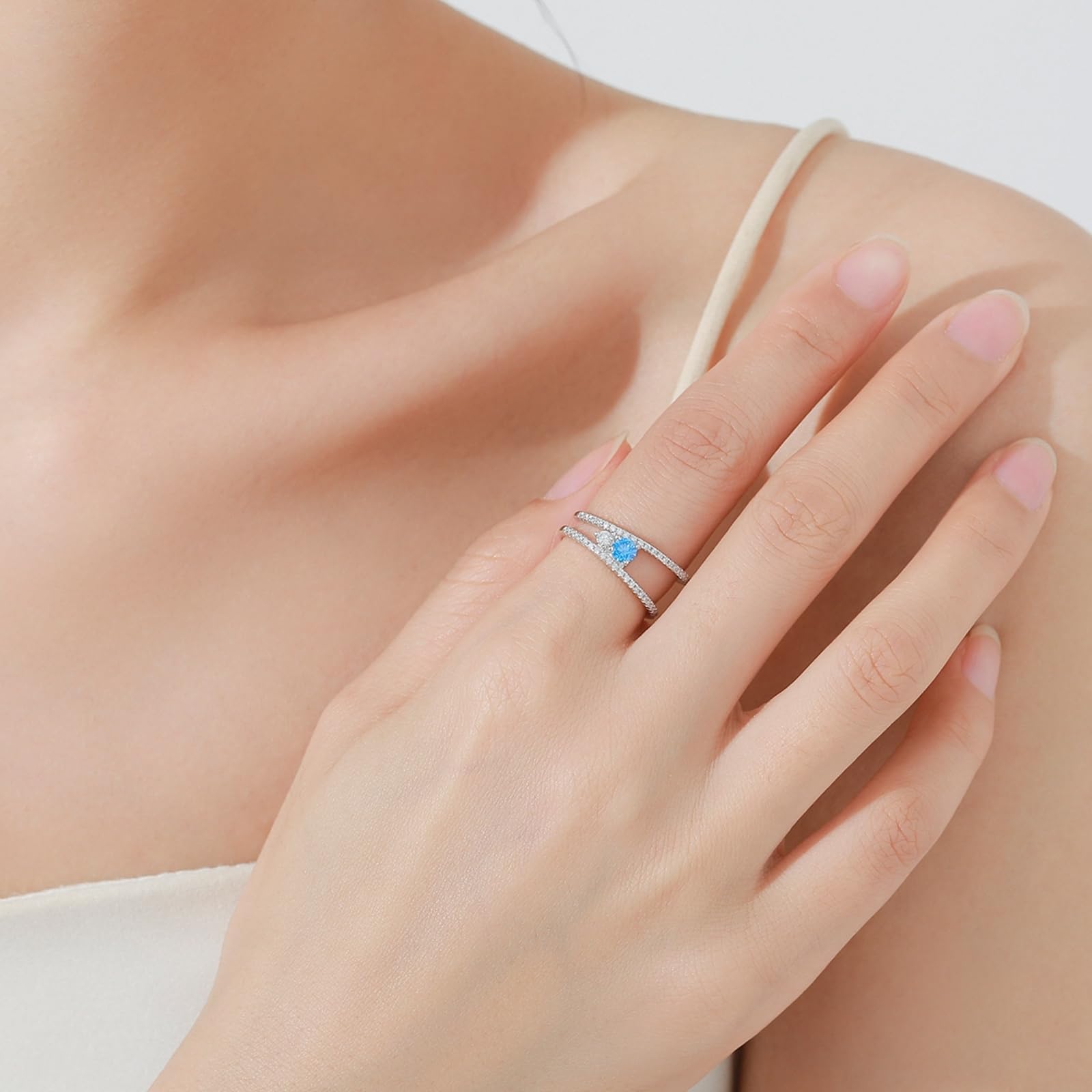 Pierścionki z białego złota 9K, pierścień 4 mm topaz niebieski 0,25 ct moissanit