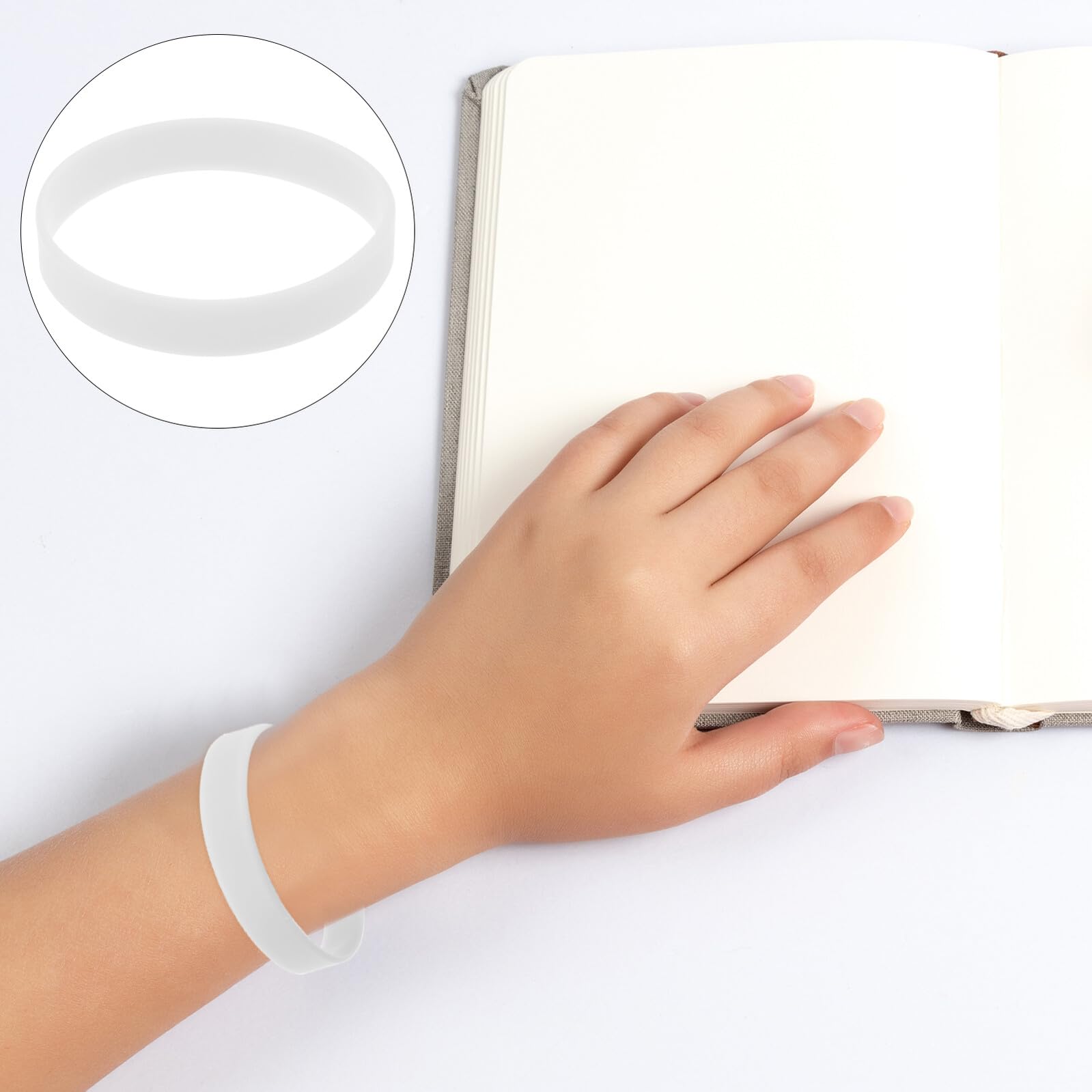 Pulsera de Silicona Luminosa 100 Piezas, Color Claro, para Niños | Suave y Flexible, Diseño Sencillo, para Actividades Nocturnas y Ciclismo, Formato de Muñeca