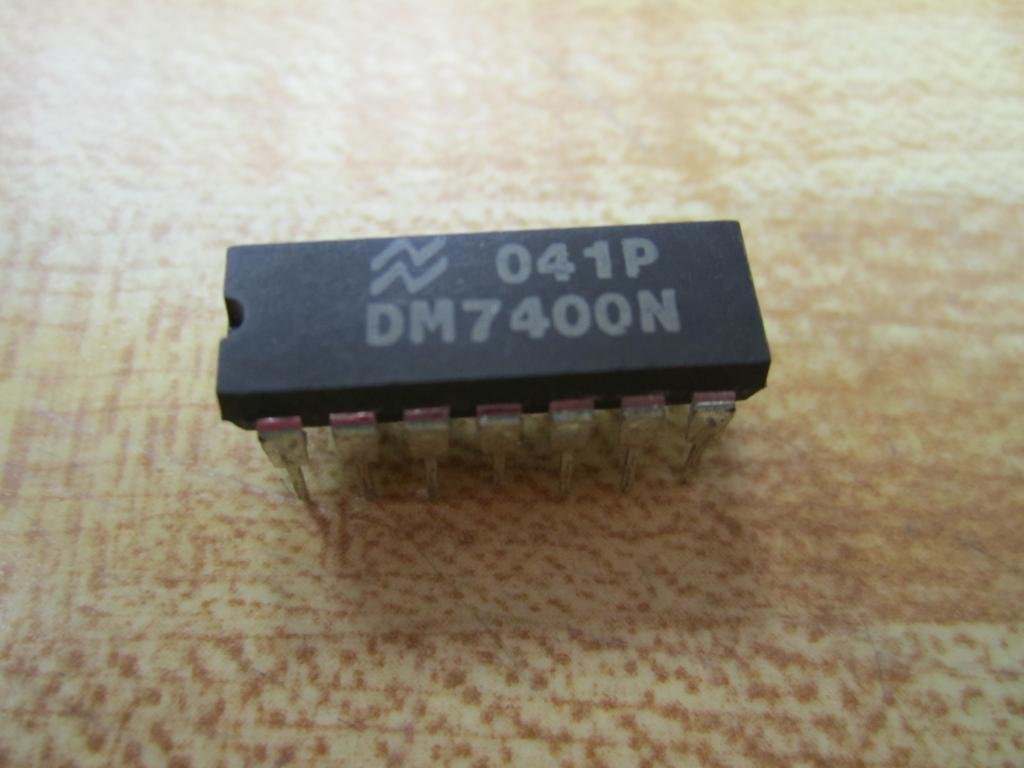 National Semiconductor DM7400N Integrated Circuit (Pack of 10)