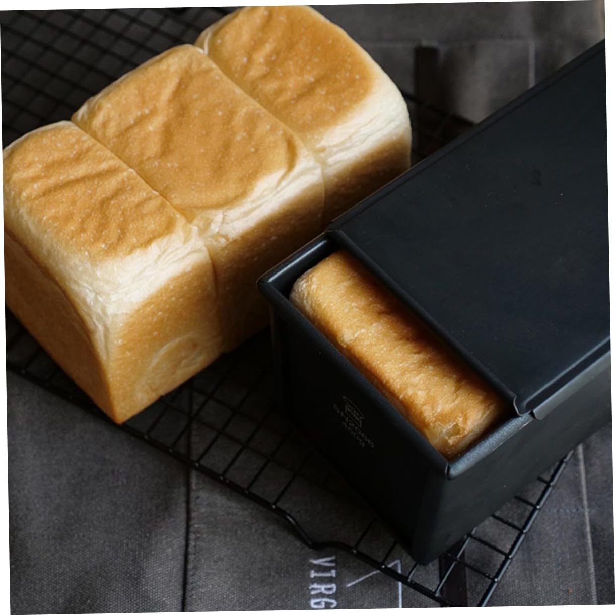 MAGICLULU Moule à Toast Noir avec Couvercle 1000g, Moule à Pain en Métal Résistant Haute Température, Ustensile de Cuisson pour Boulangerie et Maison,