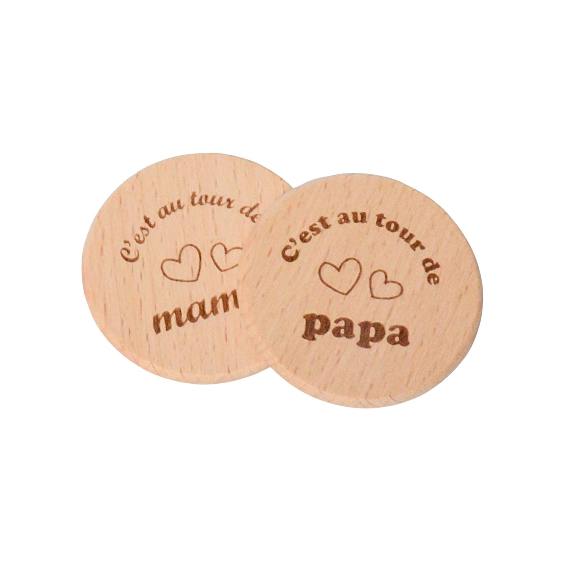 Scatola per la mamma con regali morbidi e divertenti per futura e giovane mamma: sacchetto, portachiavi, tappo, token decisionale, bavaglino, pannolino, 6 buoni per carta, carta.