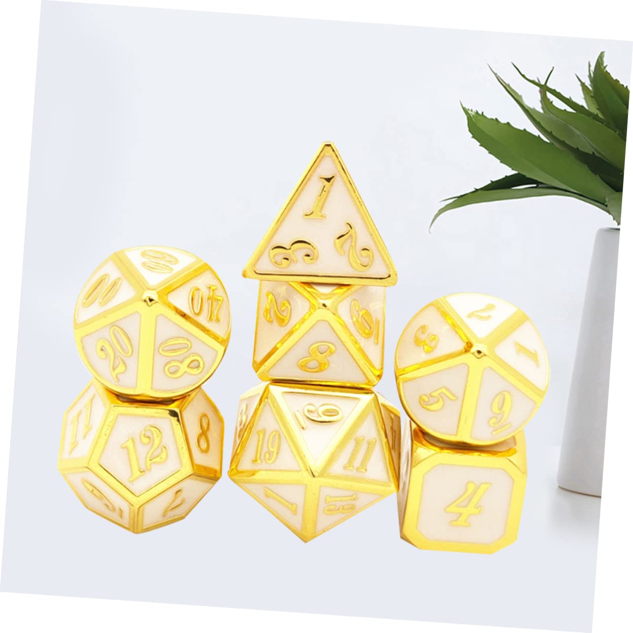 Goldene Polyederwürfel aus Zinklegierung für Brettspiele