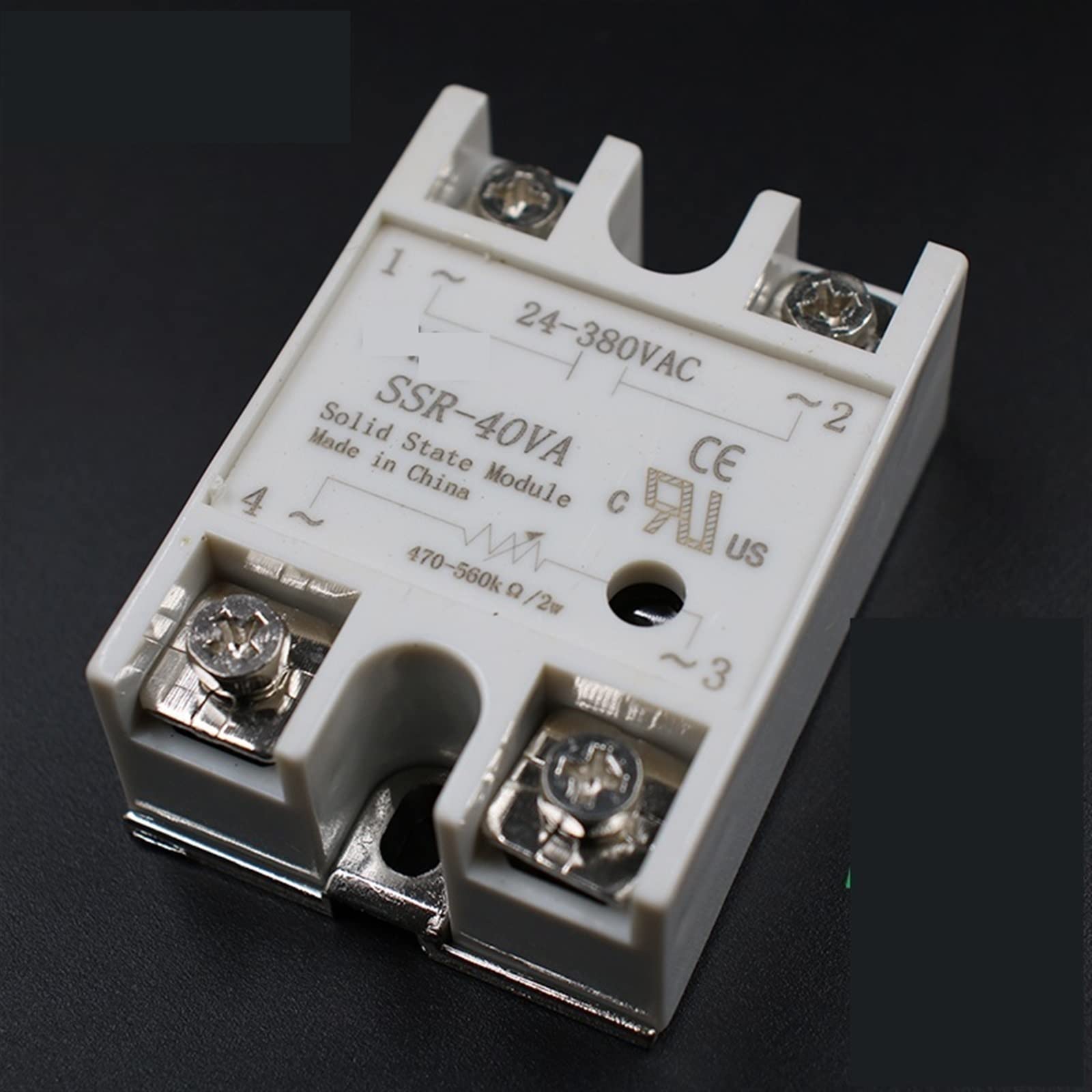 Evite fallos mecánicos usando el relé SSR-40VA 40A para regular voltaje AC 4