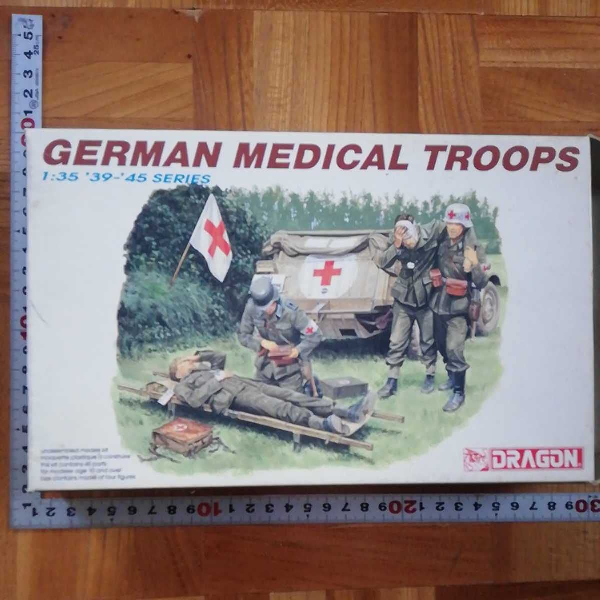 Amazon.co.jp: 6074 1/35 ドラゴン ドイツ 野戦救護所 衛生兵2
