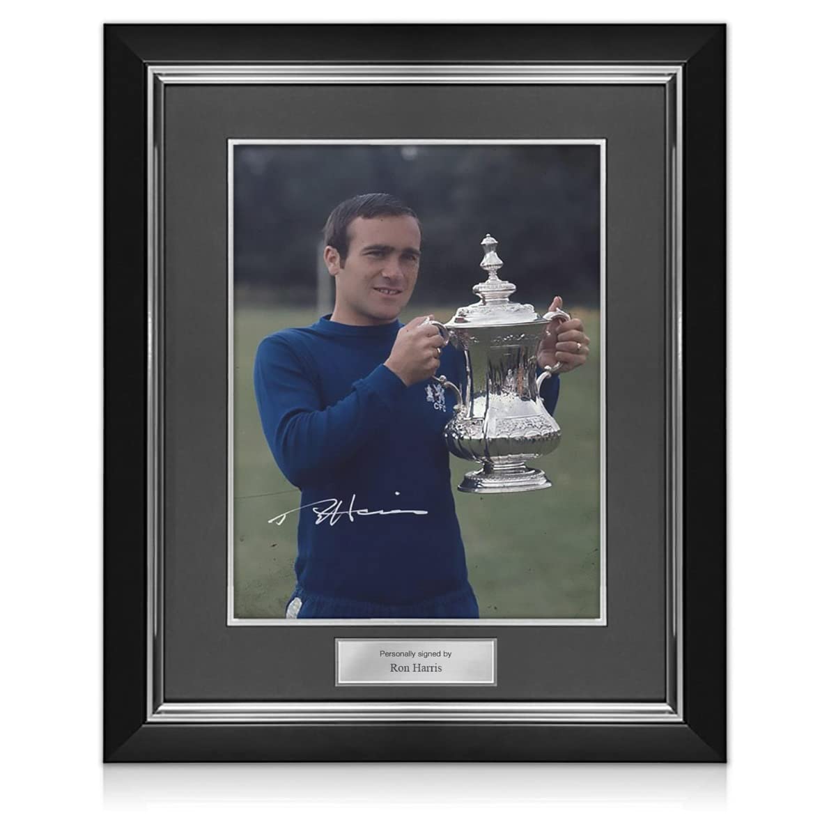 Exclusive Memorabilia Multicoloured Ron Harris Signed Chelsea Football Photo: Trophy. Deluxe Frame