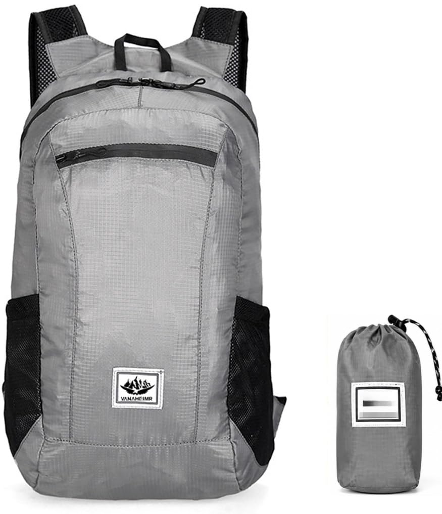 折りたたみリュック 20L 超軽量 撥水加工 手のひらサイズ デイパック バックパック 大容量エコバック おしゃれ アウトドア バッグ レディース メンズ アウトドア ハイキング 通学 旅行 遠足 父の日 男女兼用 収納袋付き (グレー)