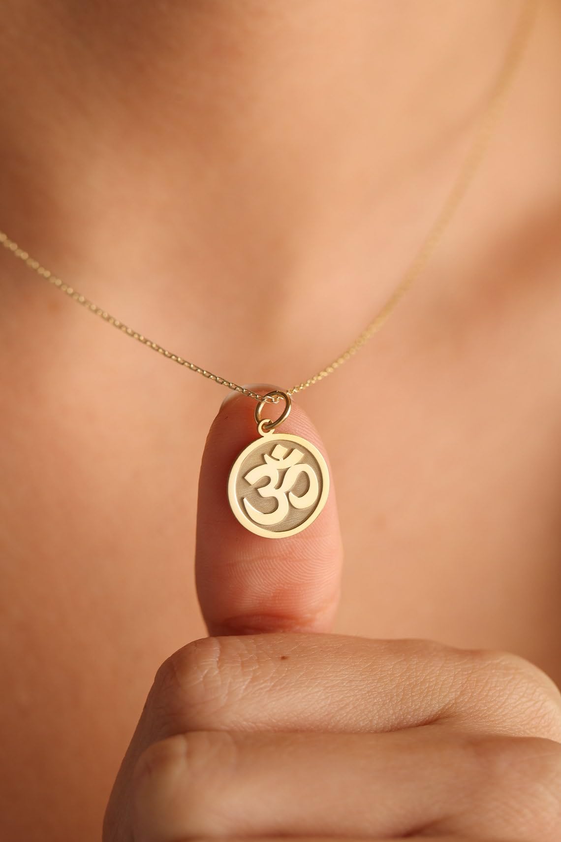 LKBEADS Halskette aus 925er Sterlingsilber, 24 mm | 45,7 cm Kette | Om Yoga Schmuckkette | Lotus-Anhänger für Damen | Handgefertigt, vergoldet | LK_PNK_01374