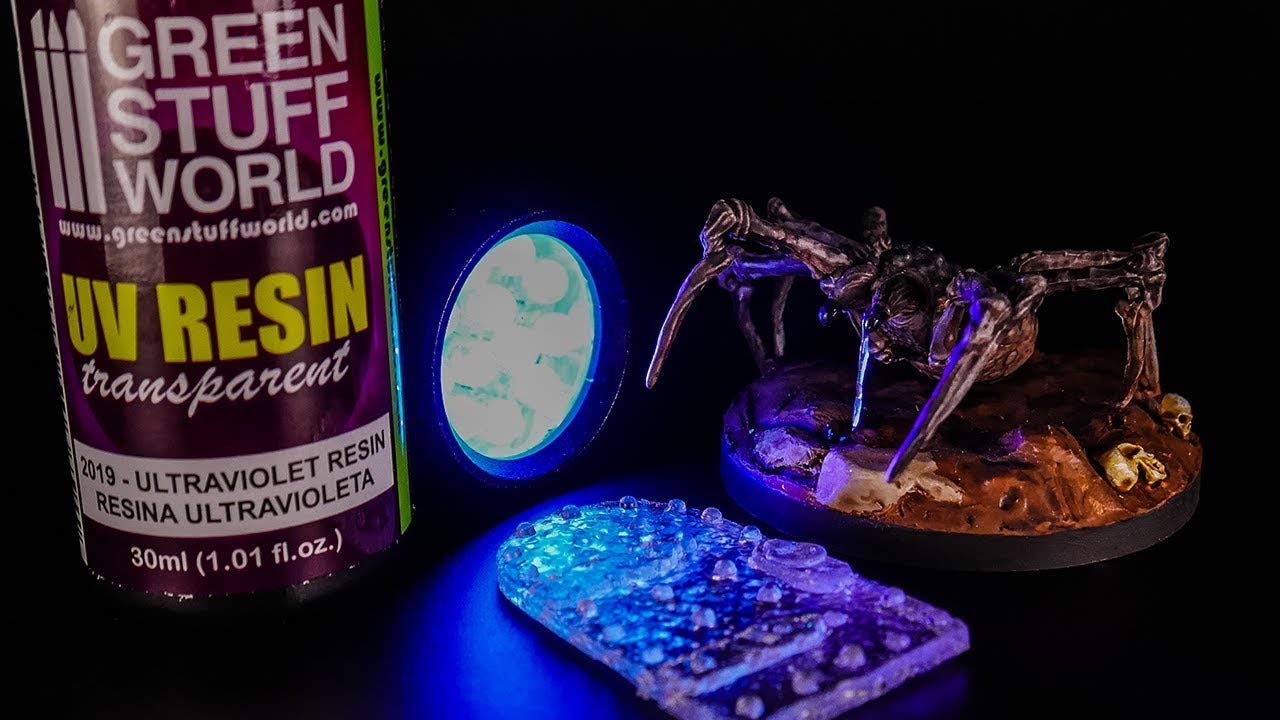 Green Stuff World Résine UV 30 ml transparente effet d'eau Green Stuff World Résine UV 30 ml transparente effet d'eau